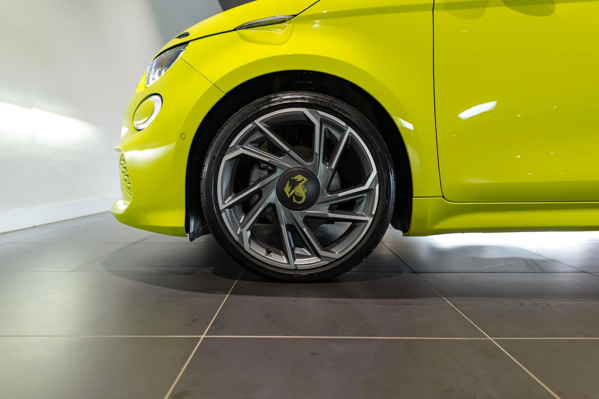 Abarth 500e 42-kWh 114kw Scorpionissima