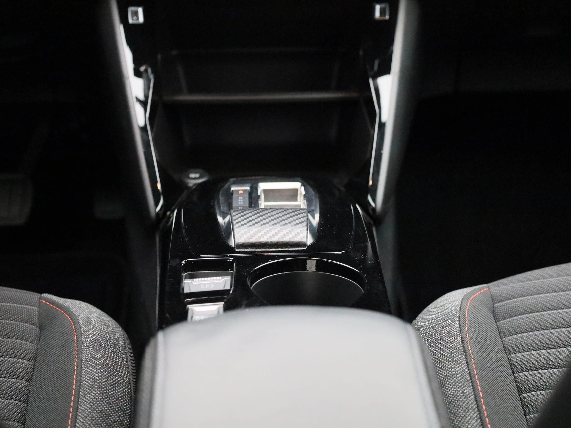 Peugeot-e-208-image-9