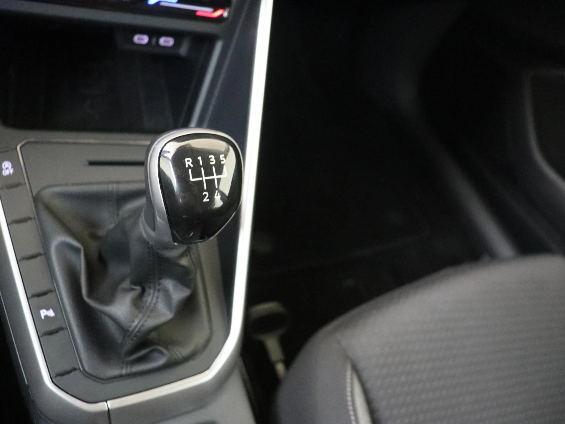 Volkswagen-Polo-image-13