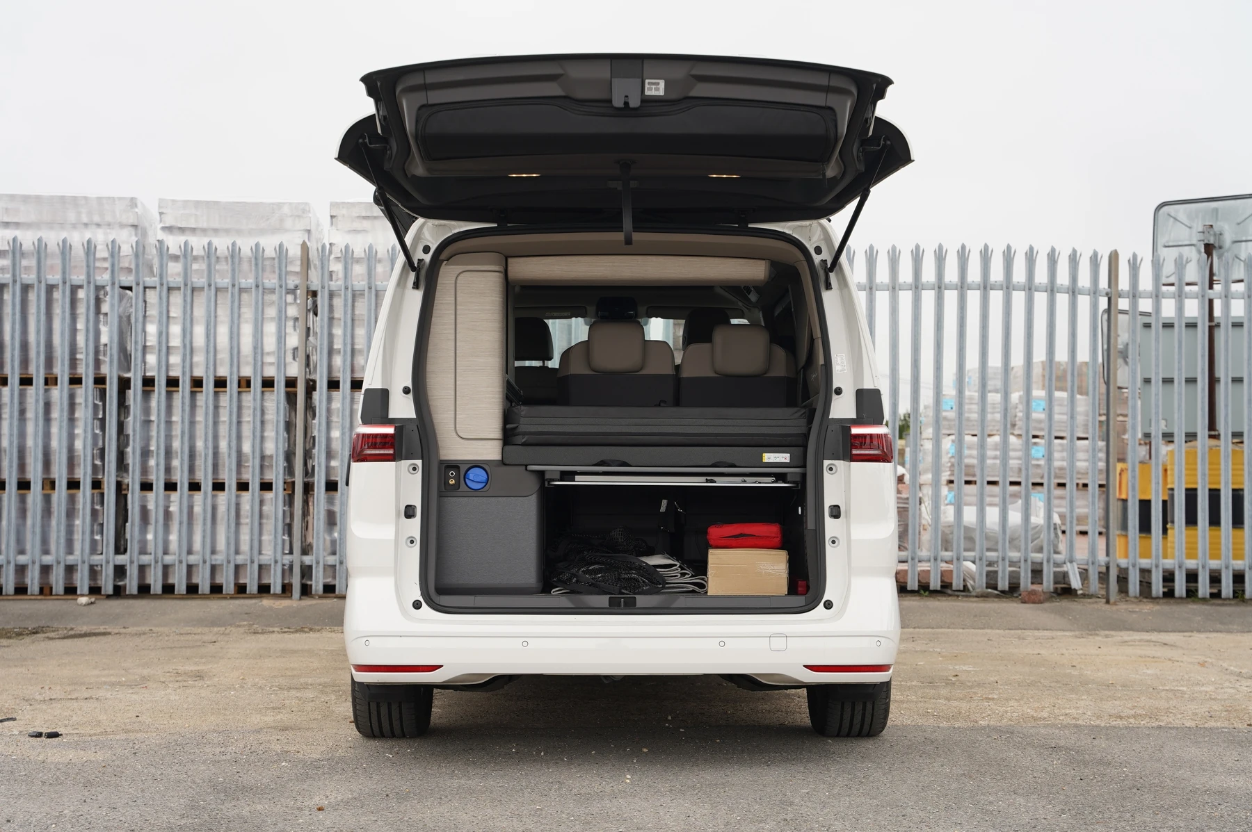 Volkswagen-California-image-13