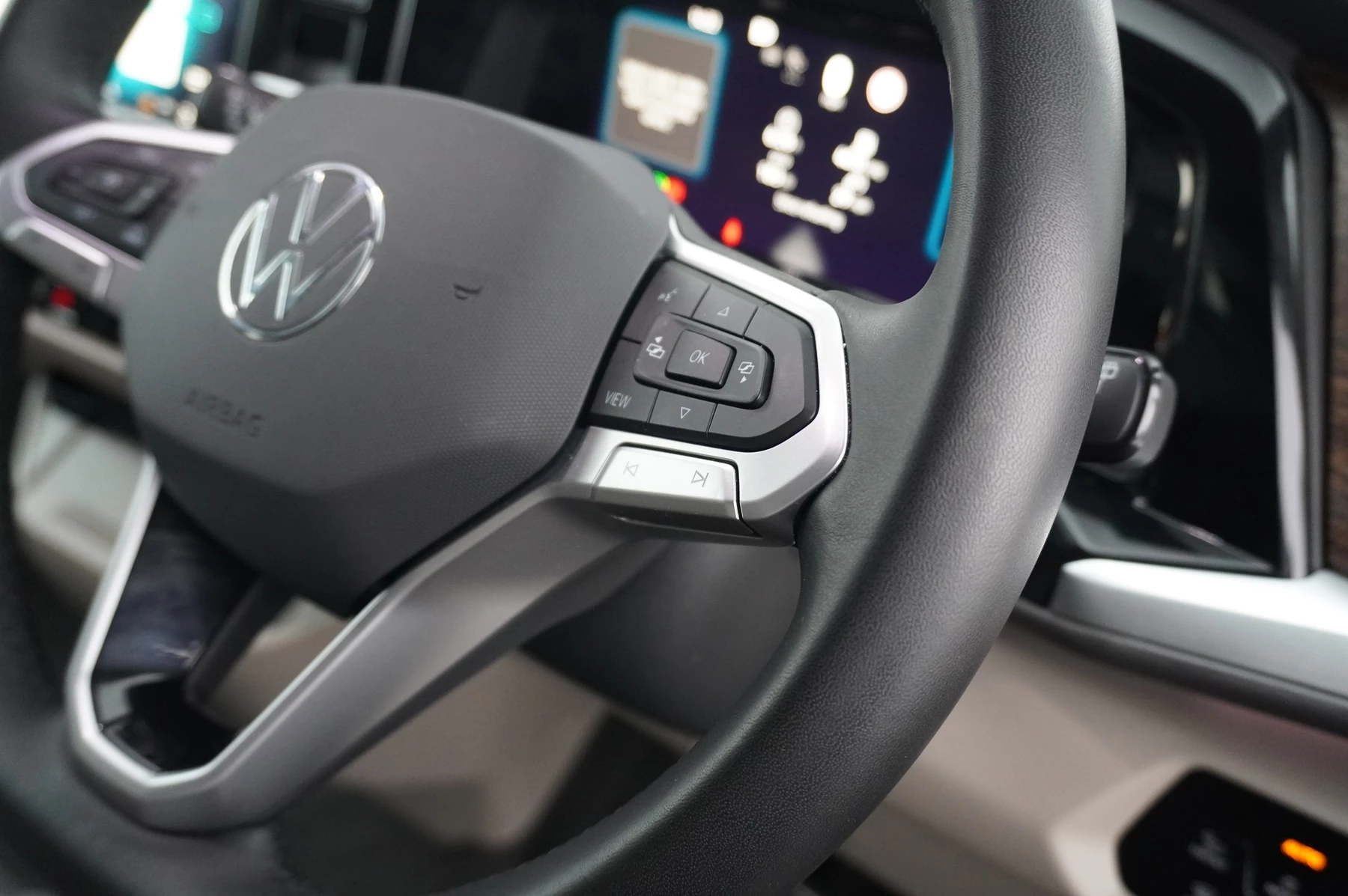 Volkswagen-Multivan-image-23