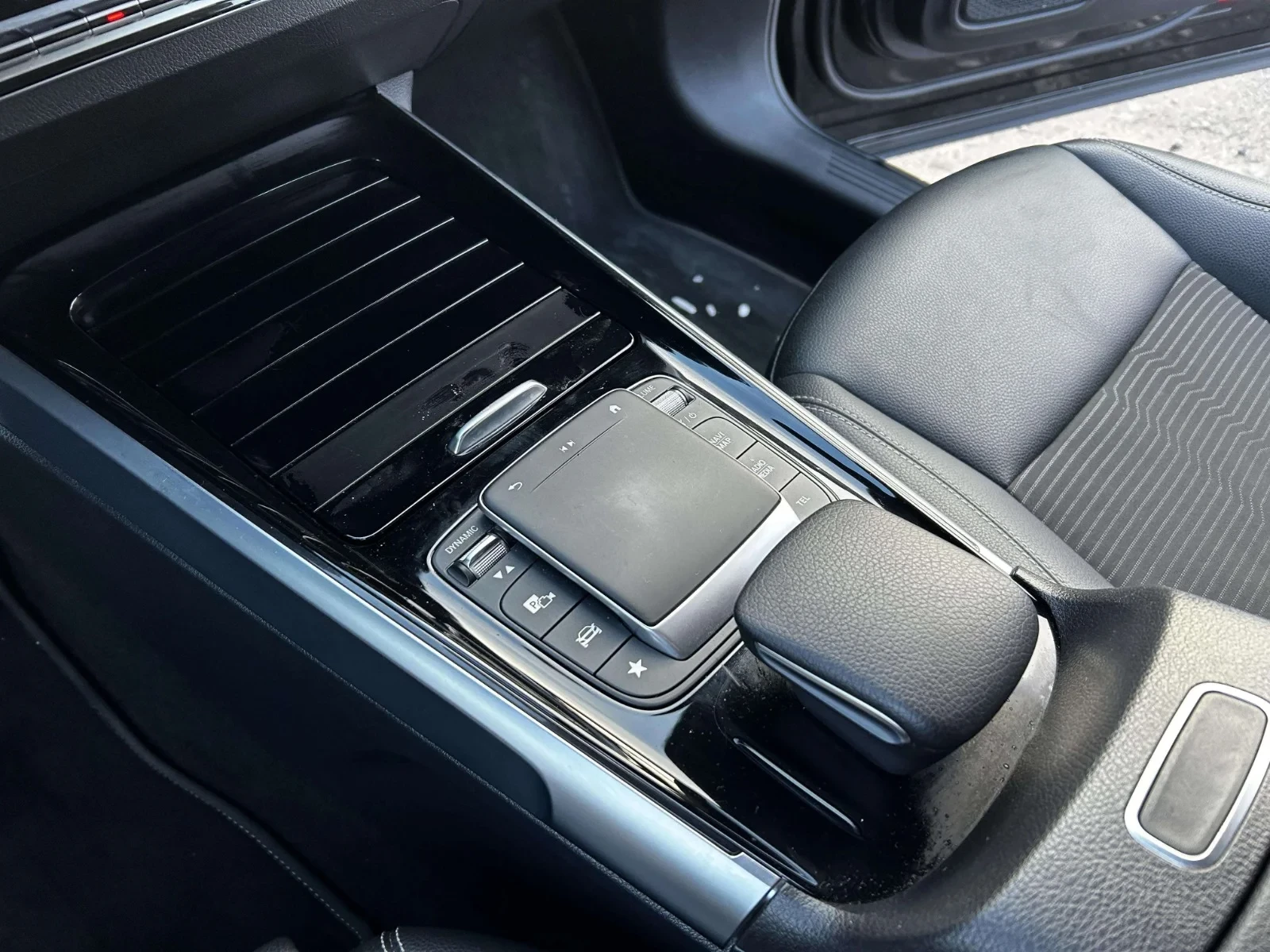 Mercedes-Benz-GLB-image-10