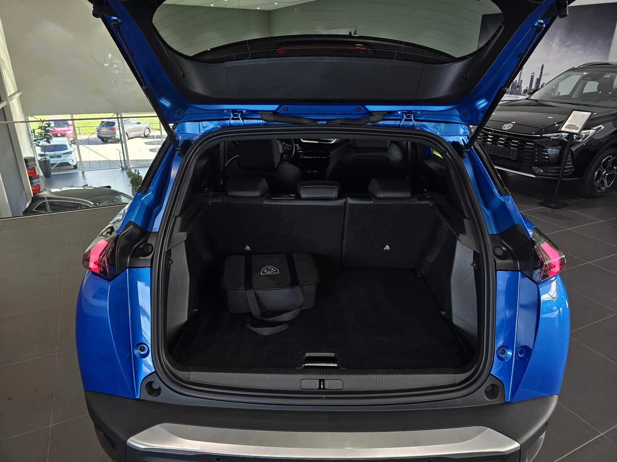 Peugeot-e-2008-image-24