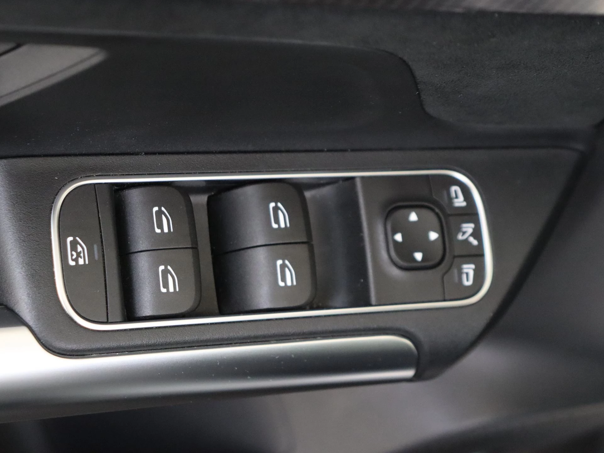 Mercedes-Benz-EQA-image-27