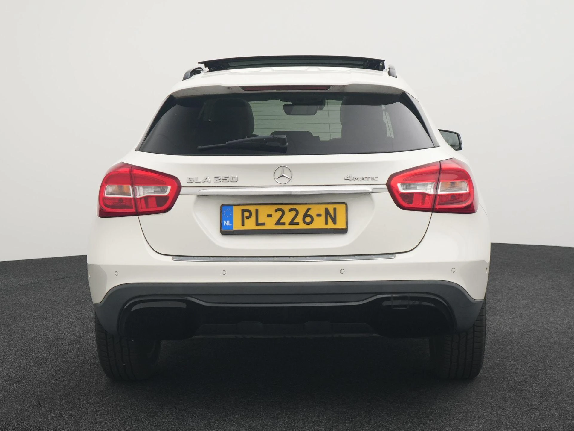 Mercedes-Benz-GLA-image-4