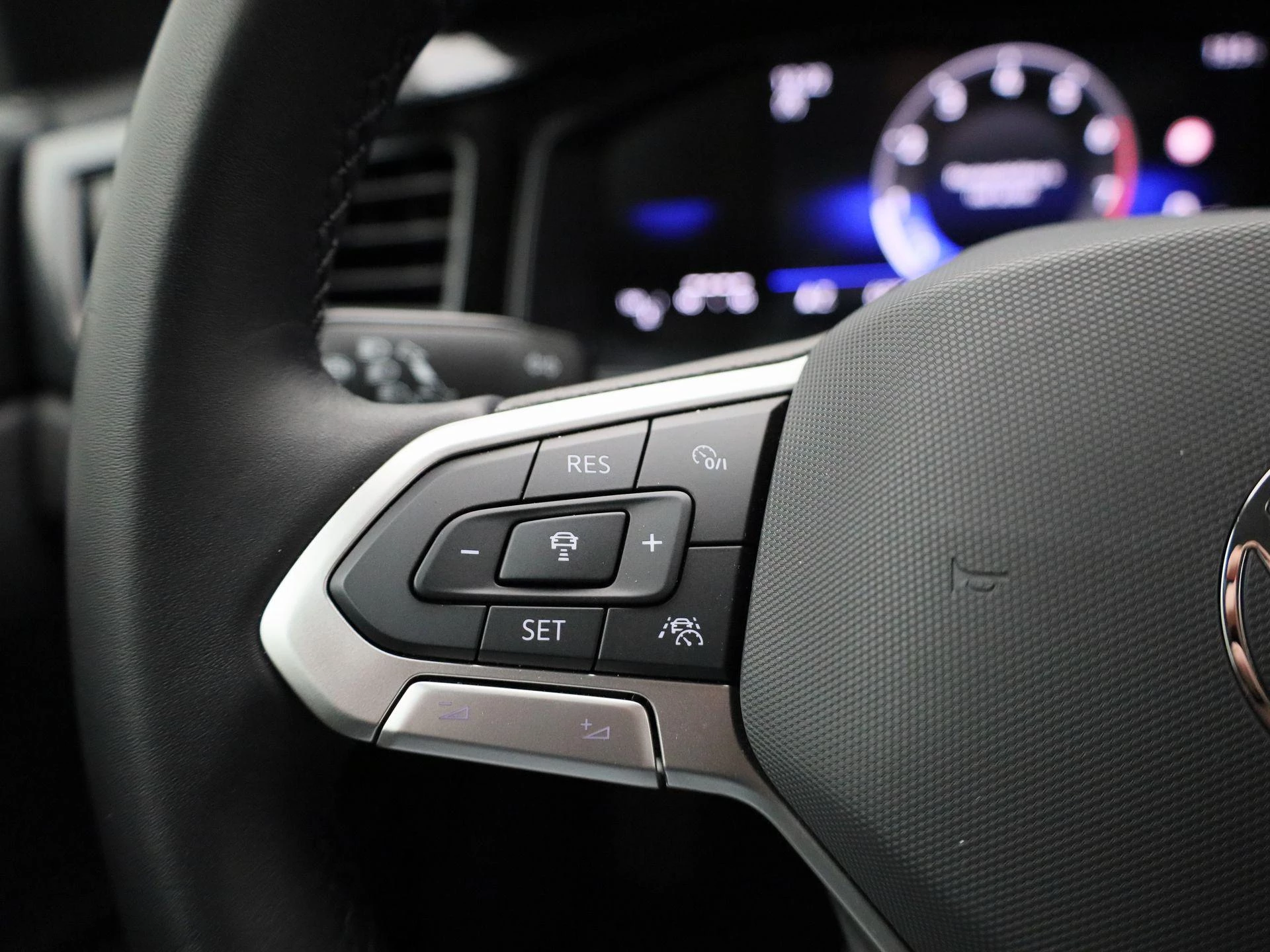 Volkswagen-Polo-image-16