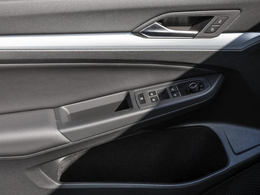 Volkswagen-Golf-image-14