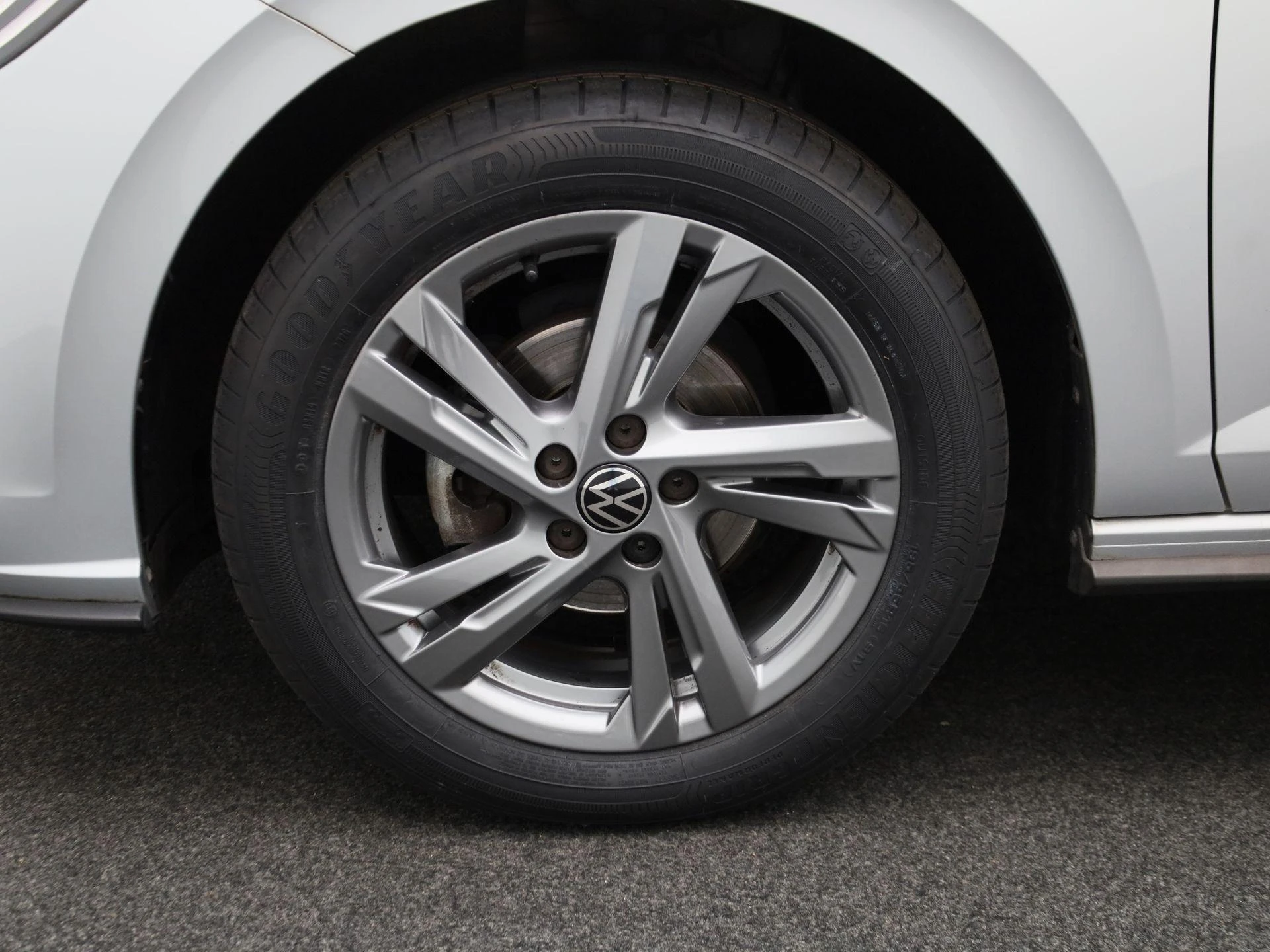 Volkswagen-Polo-image-12