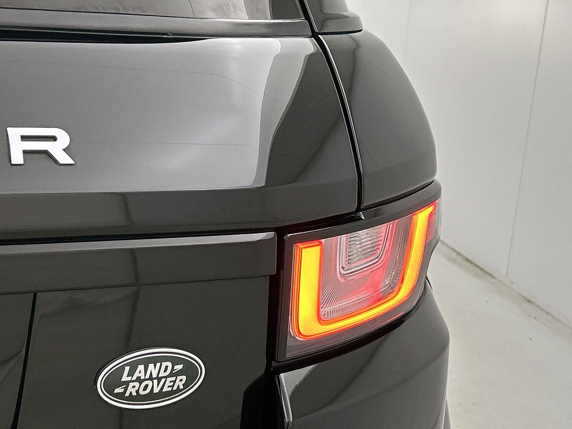 Land Rover-Range Rover Evoque-image-25