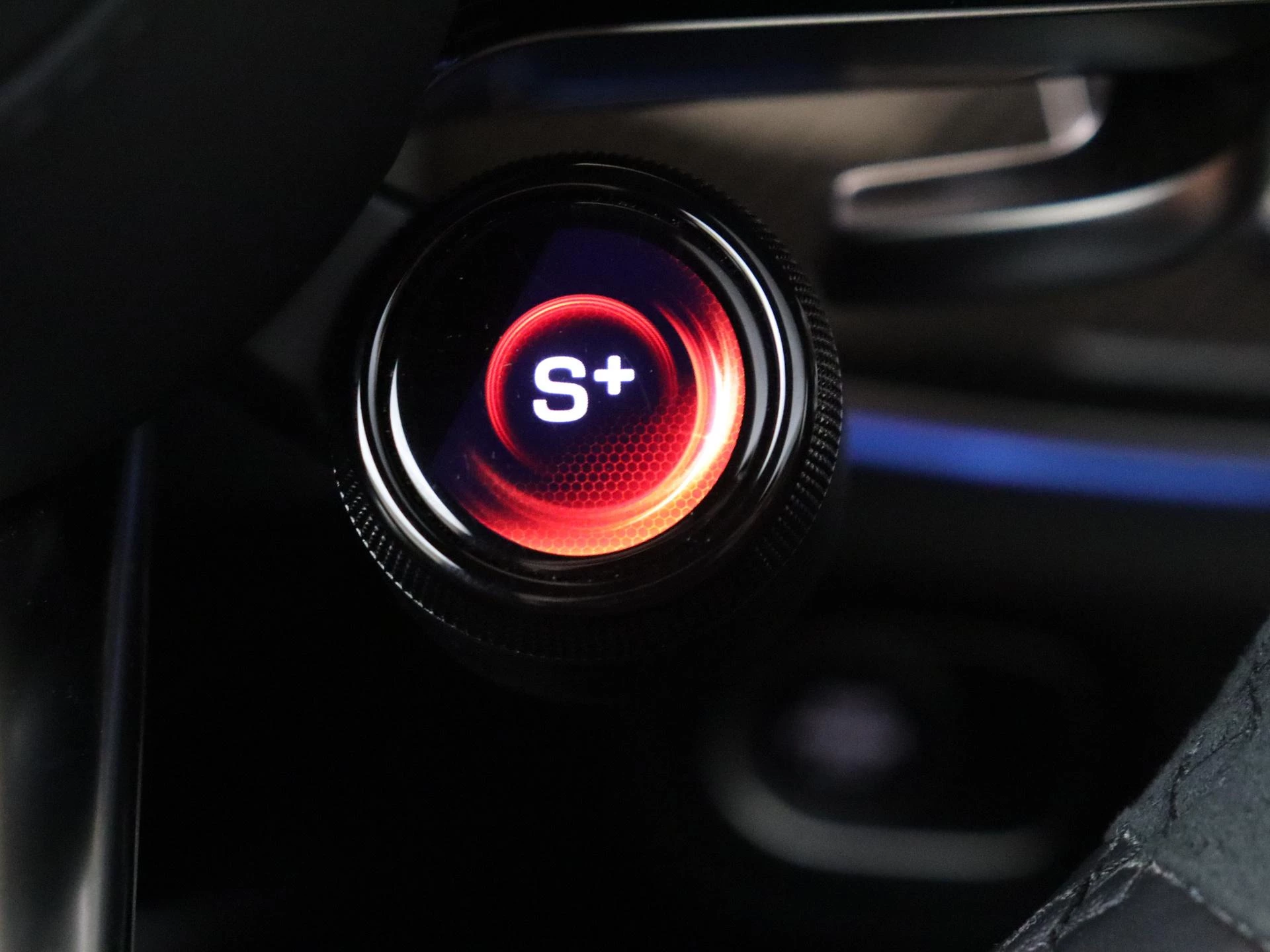 Mercedes-Benz-GLE-image-23