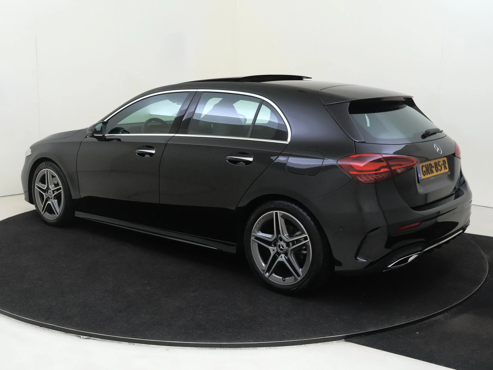 Mercedes-Benz-A-Klasse-image-2