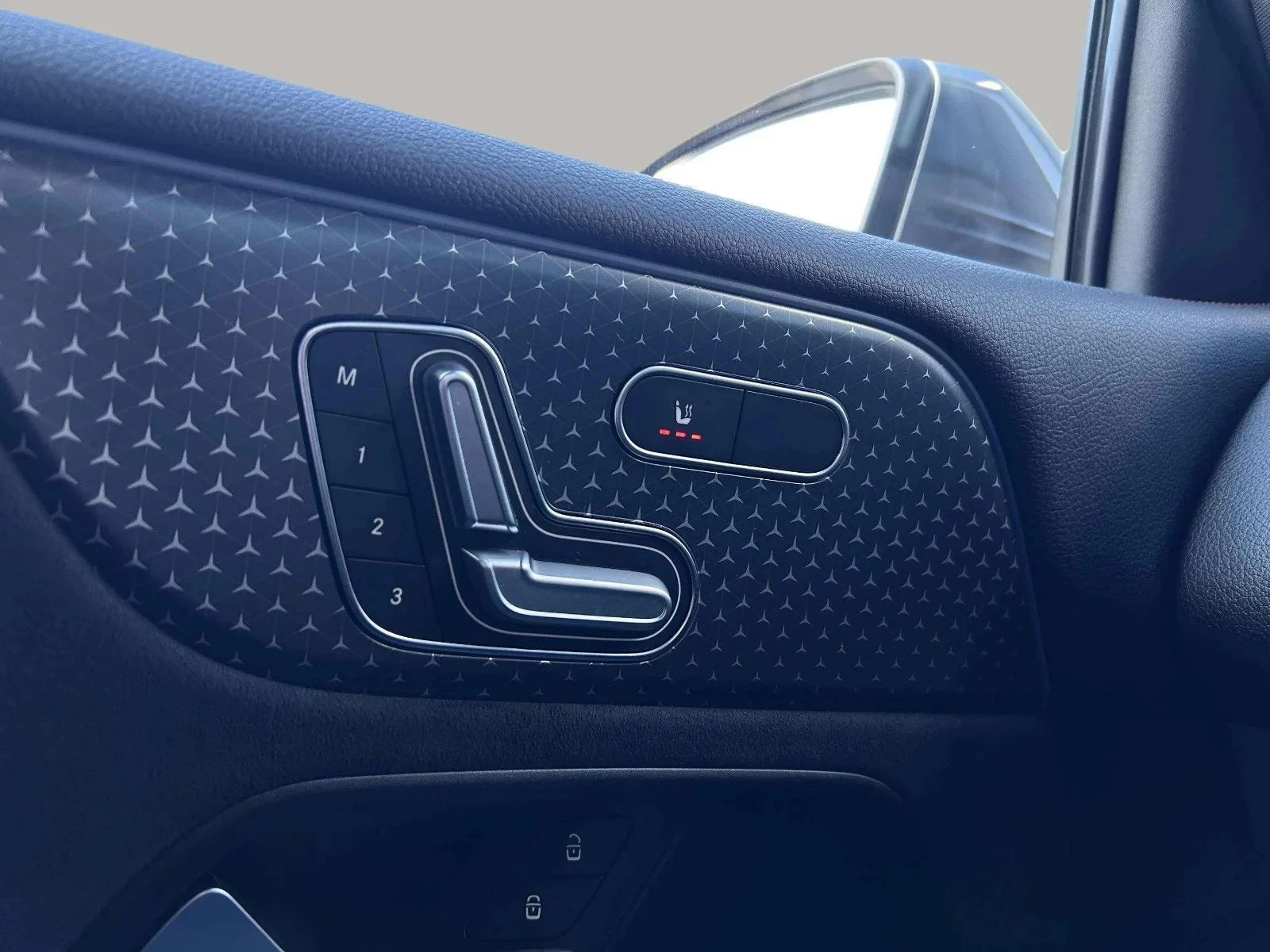 Mercedes-Benz-EQB-image-10