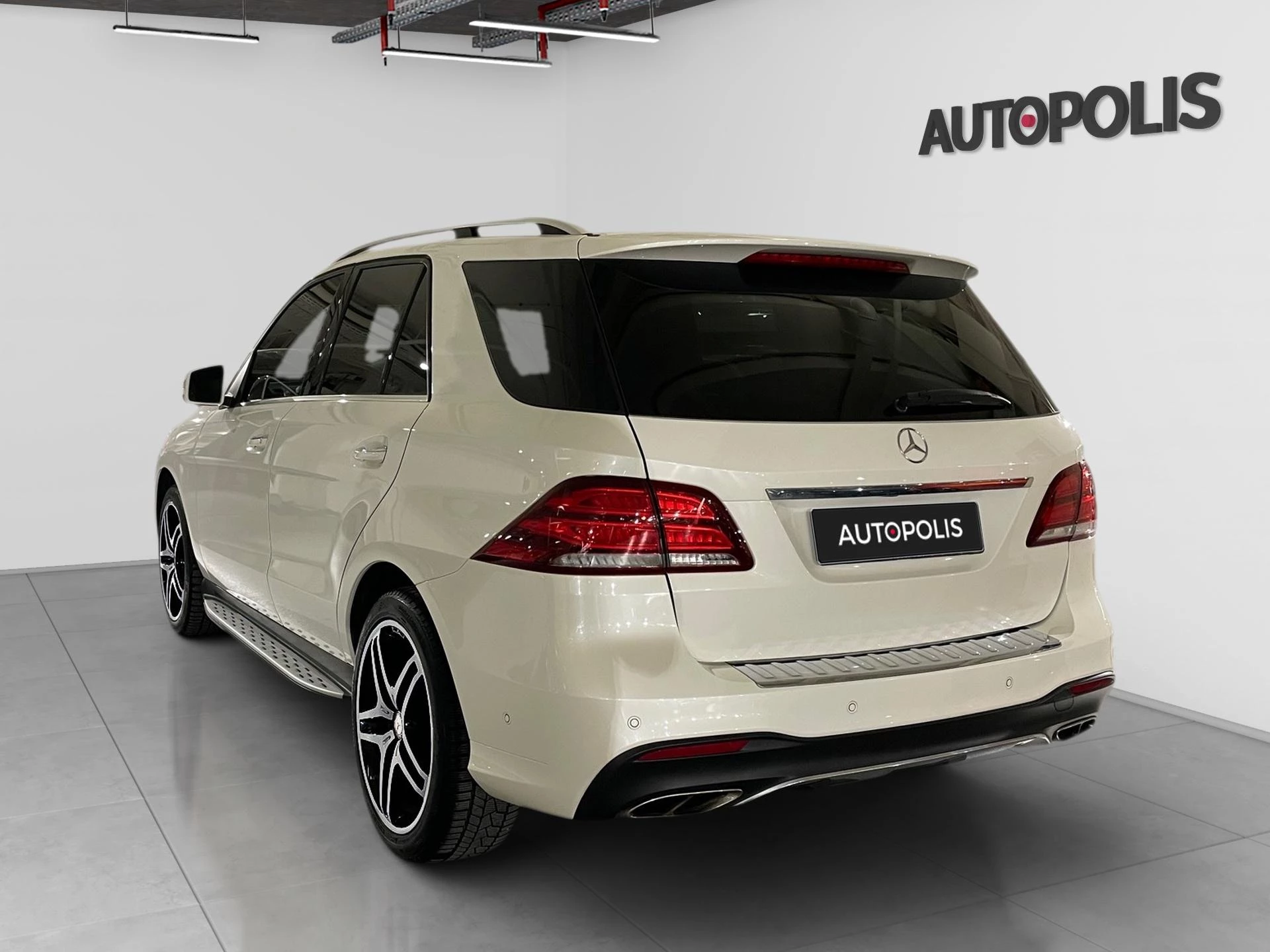 Mercedes-Benz-GLE-image-18