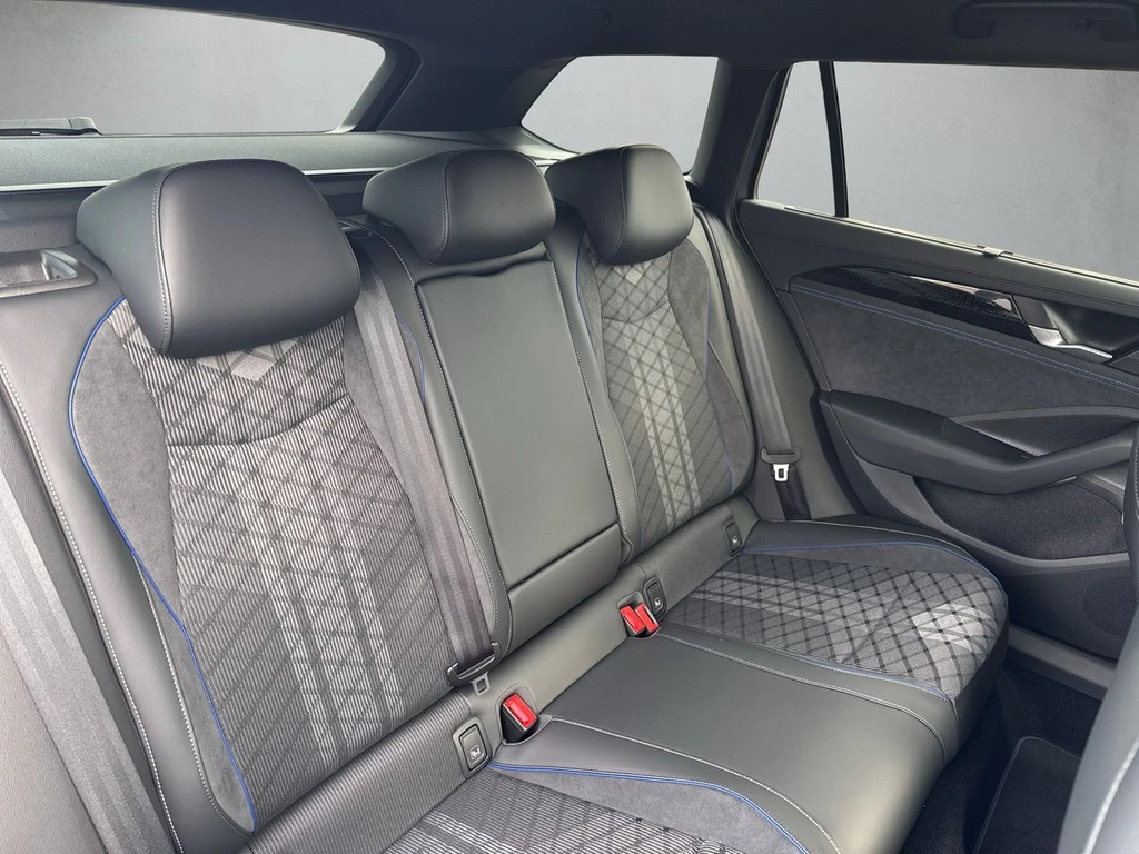Volkswagen-Passat-image-11