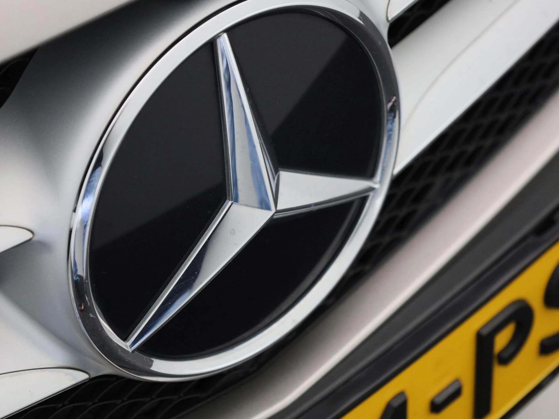 Mercedes-Benz-C-Klasse-image-34