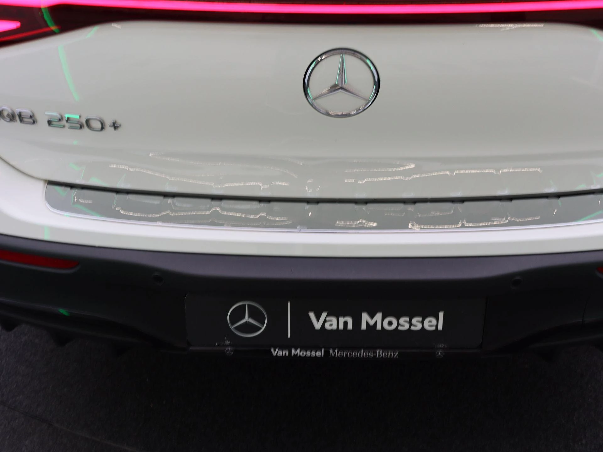 Mercedes-Benz-EQB-image-16