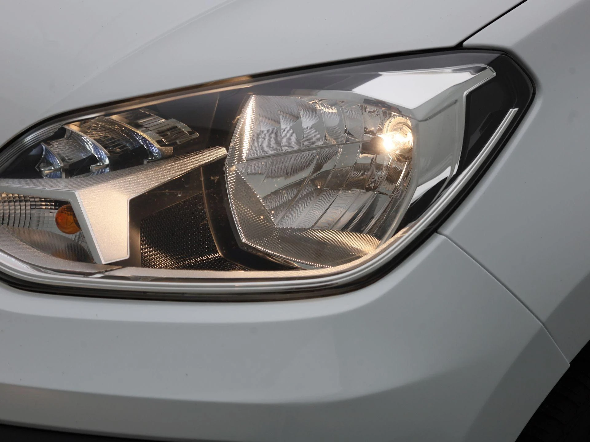 Volkswagen-up!-image-12