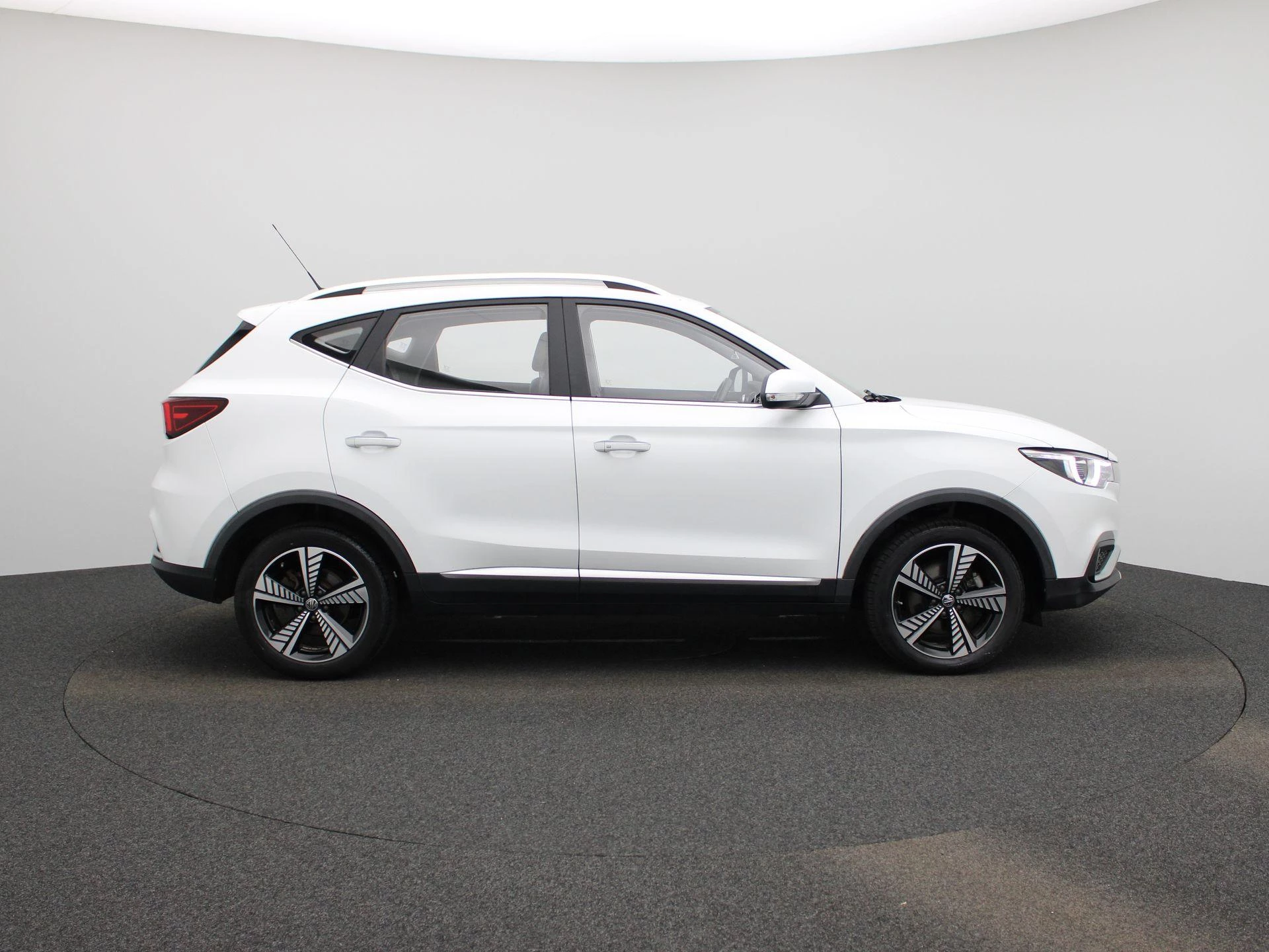 MG-ZS EV-image-6