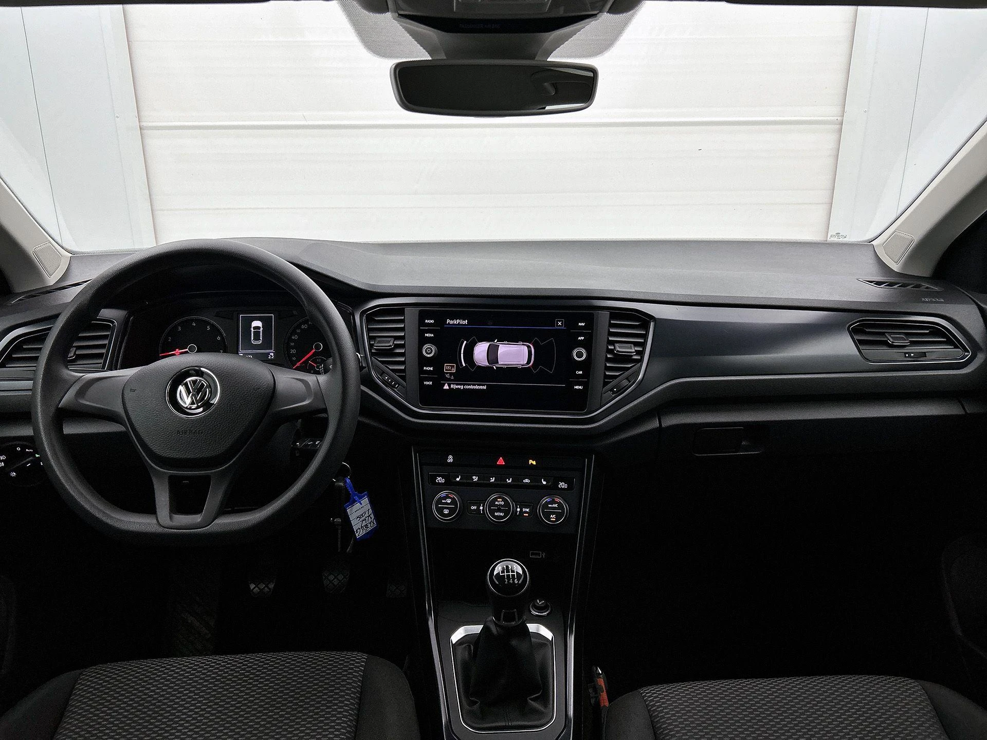 Volkswagen-T-Roc-image-17