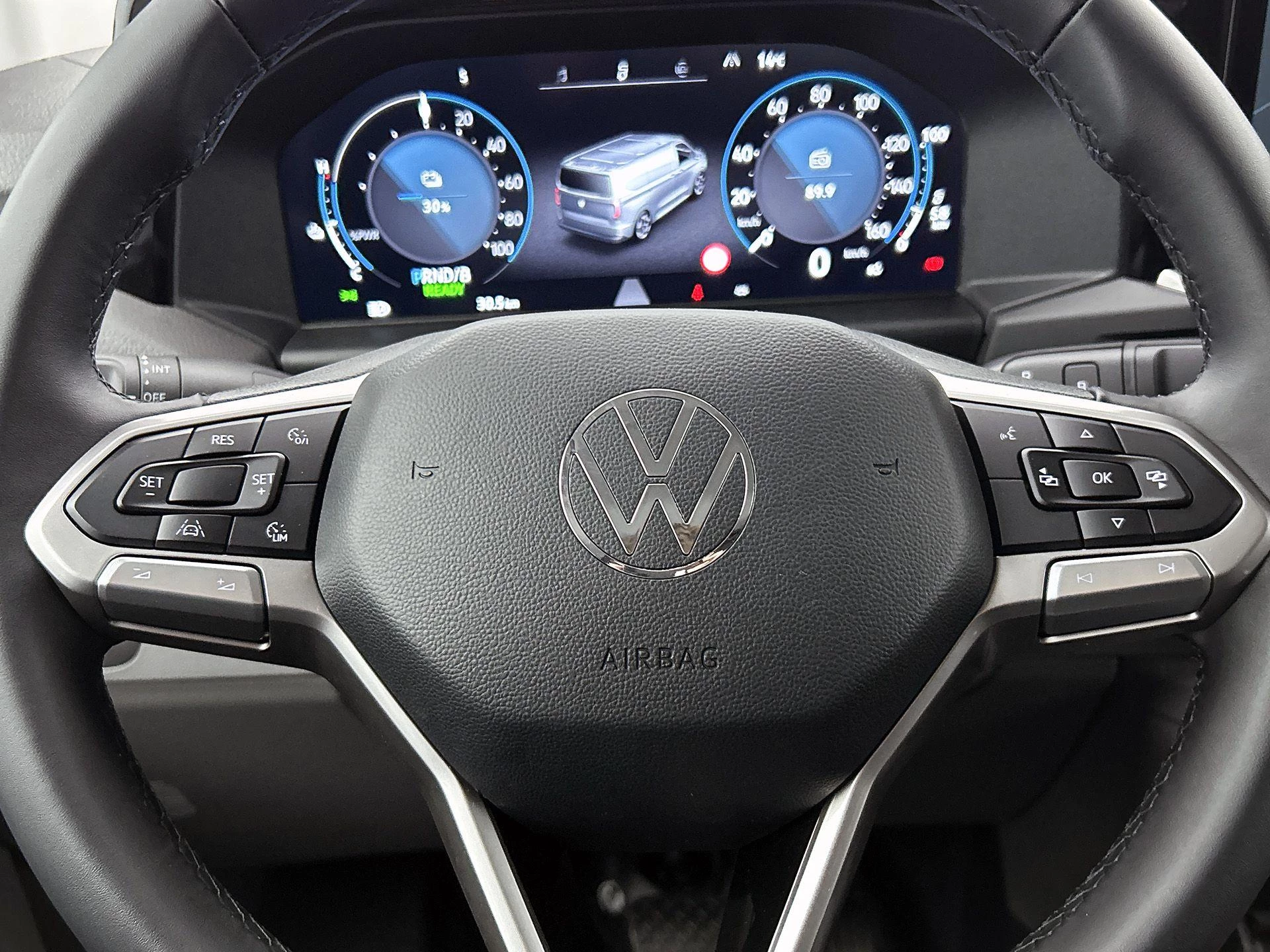 Volkswagen-e-Transporter-image-42