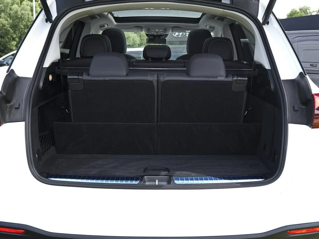 Mercedes-Benz-GLE 300 d-image-16
