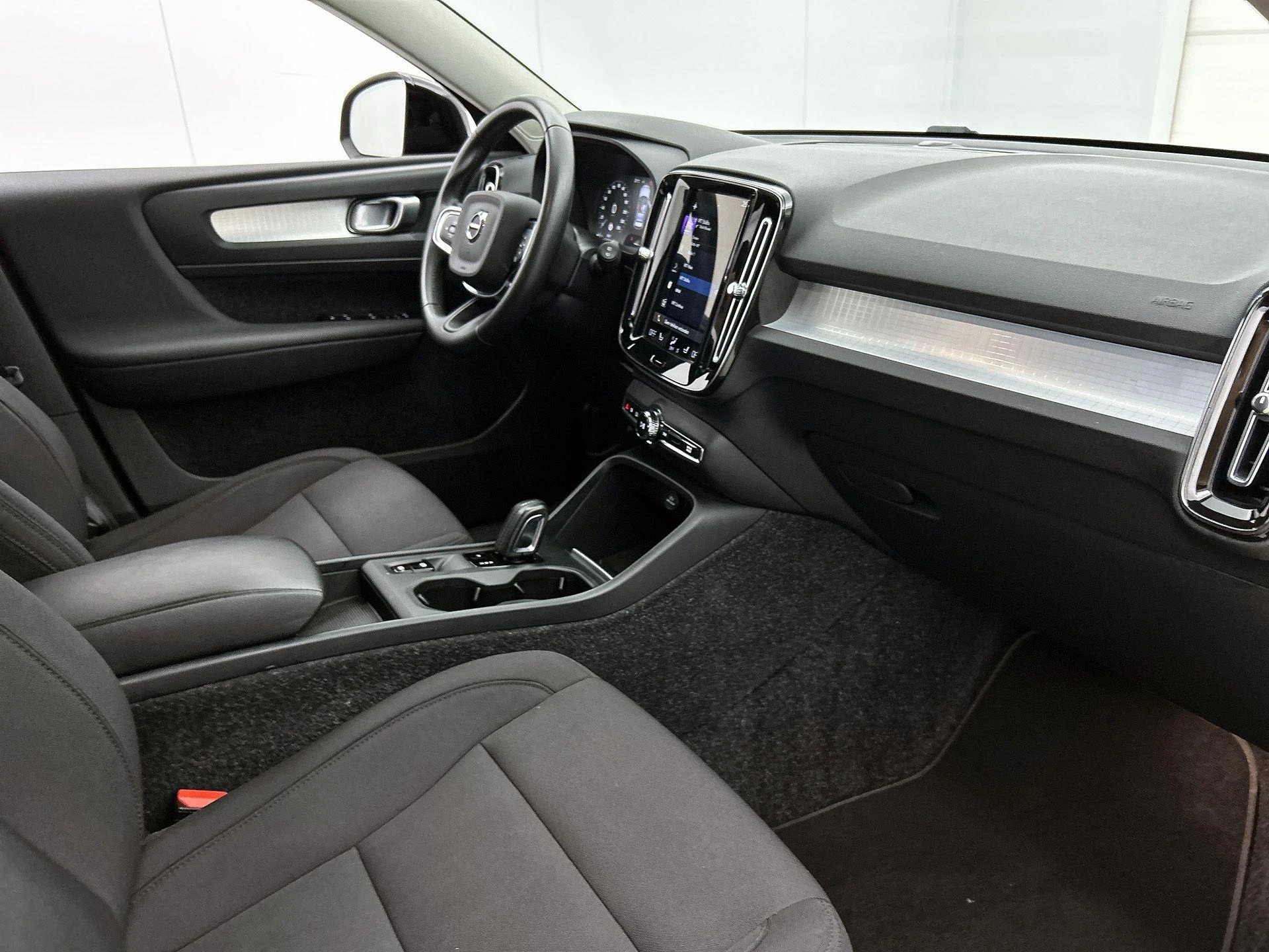 Volvo-XC40-image-21