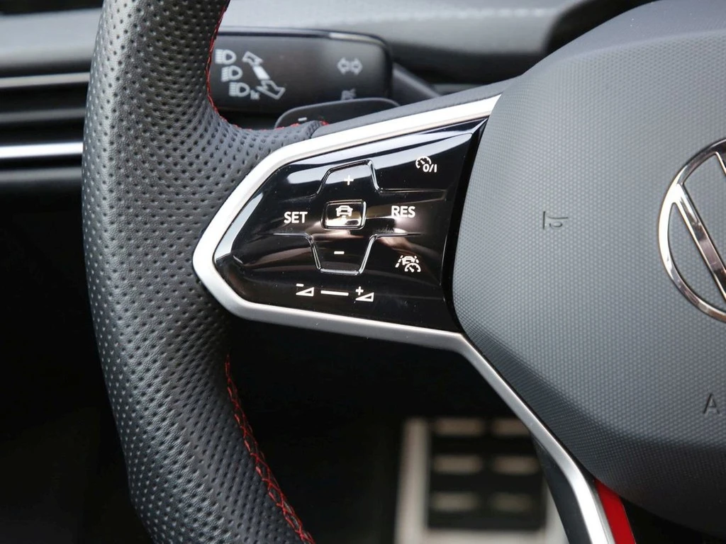 Volkswagen-Golf-image-16