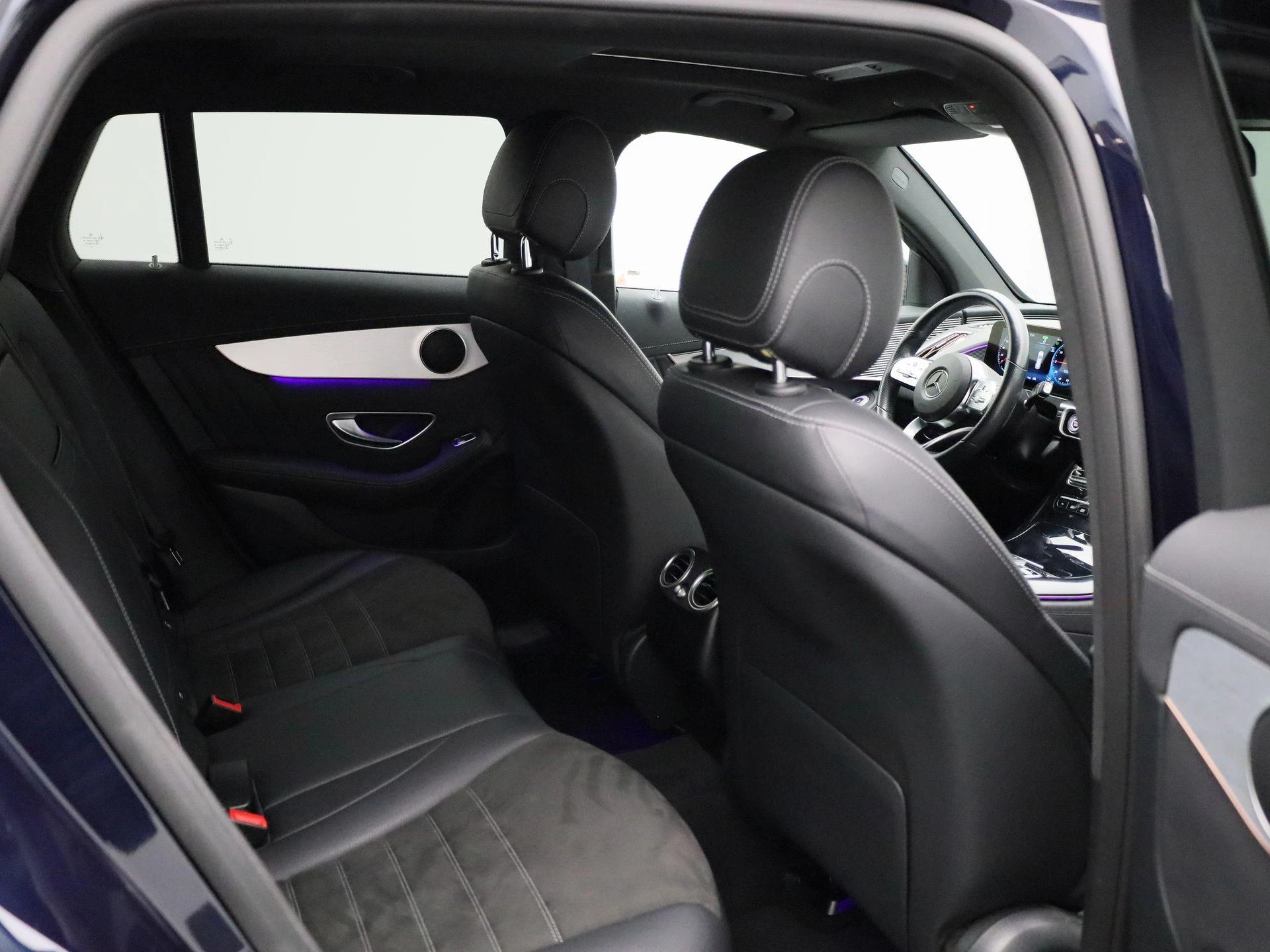 Mercedes-Benz-EQC-image-35