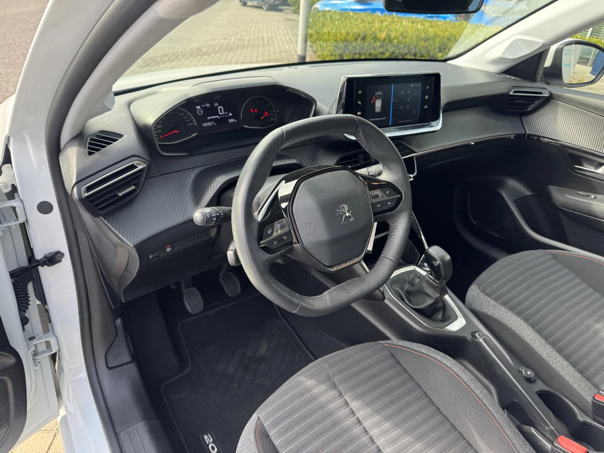 Peugeot-208-image-16