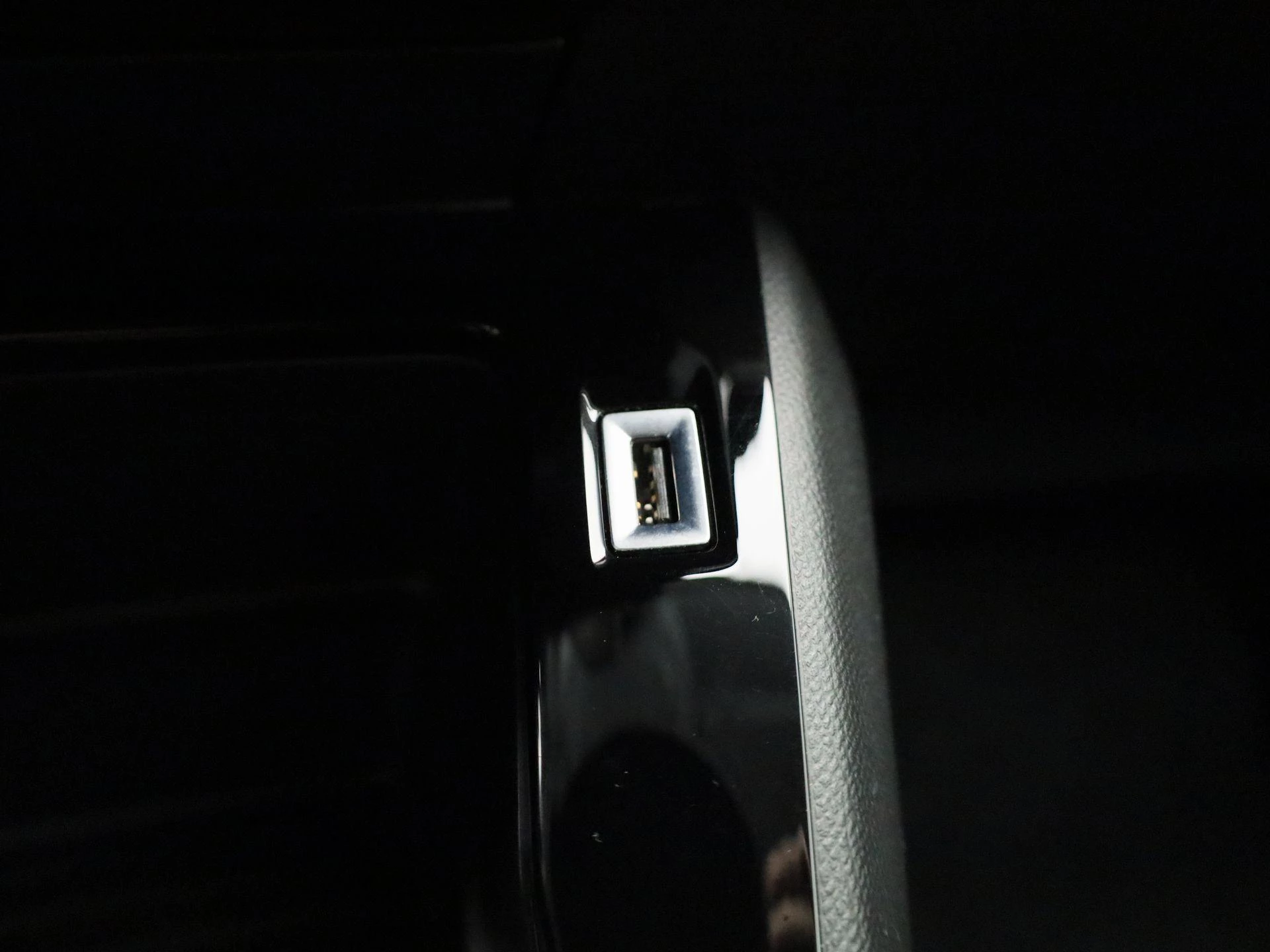 Peugeot-e-208-image-26