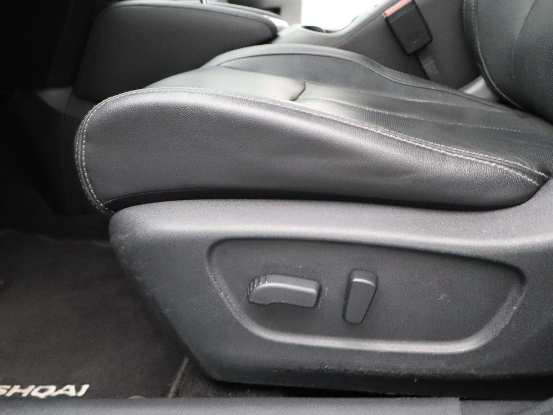 Nissan-QASHQAI-image-35