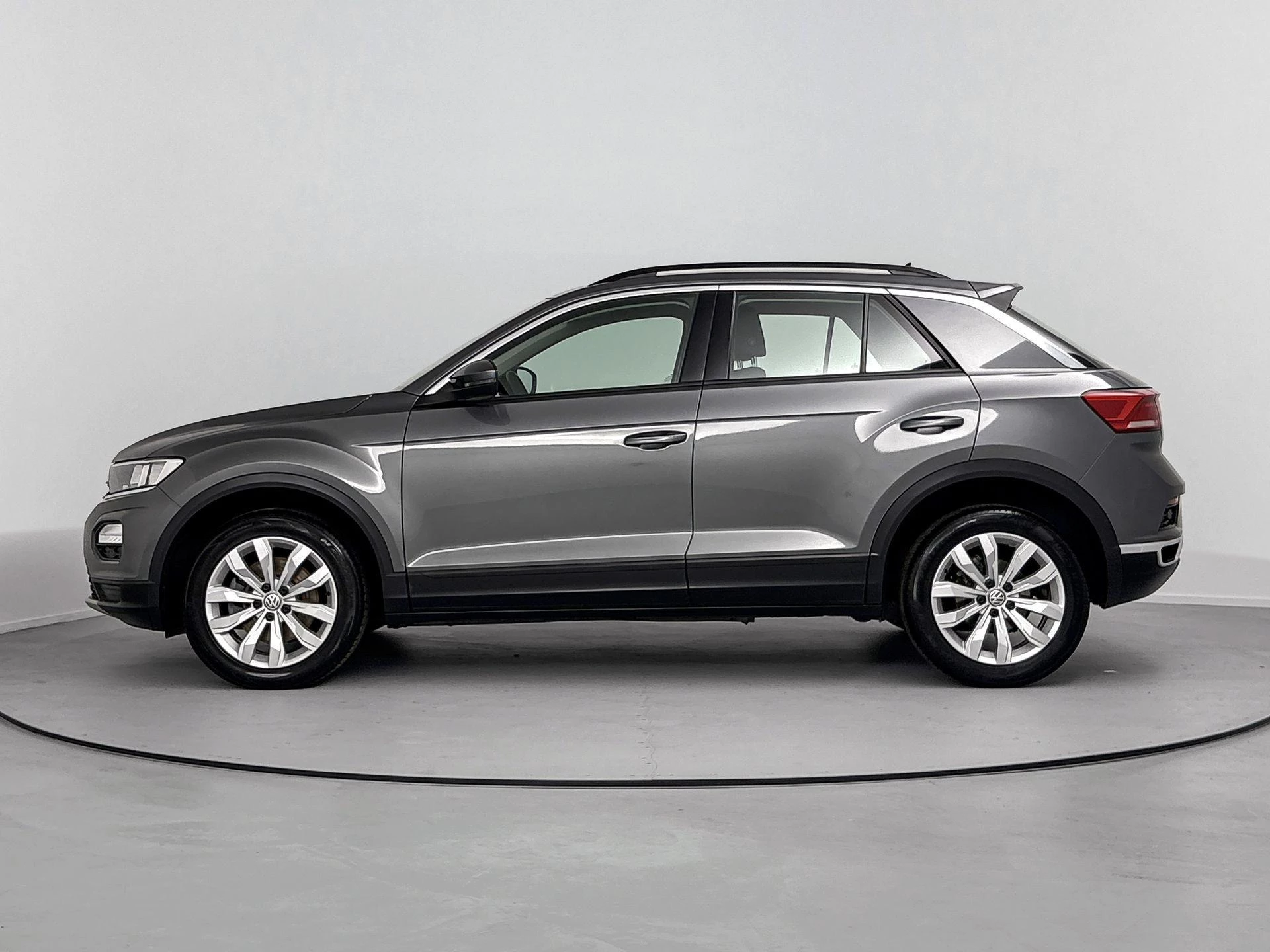 Volkswagen-T-Roc-image-1