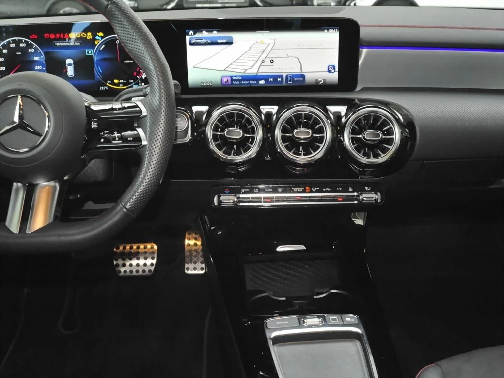 Mercedes-Benz-CLA 250 e-image-10