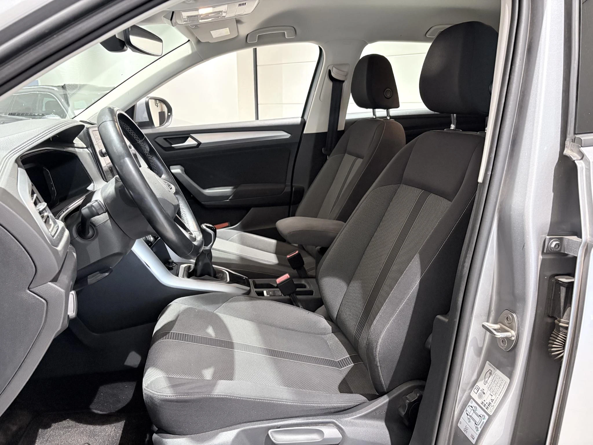 Volkswagen-T-Roc-image-10