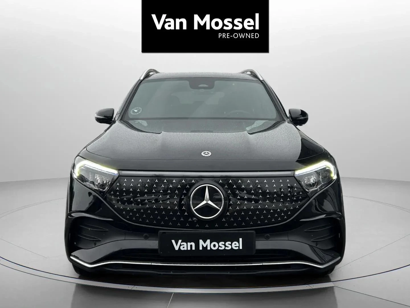 Mercedes-Benz-EQB-image-1