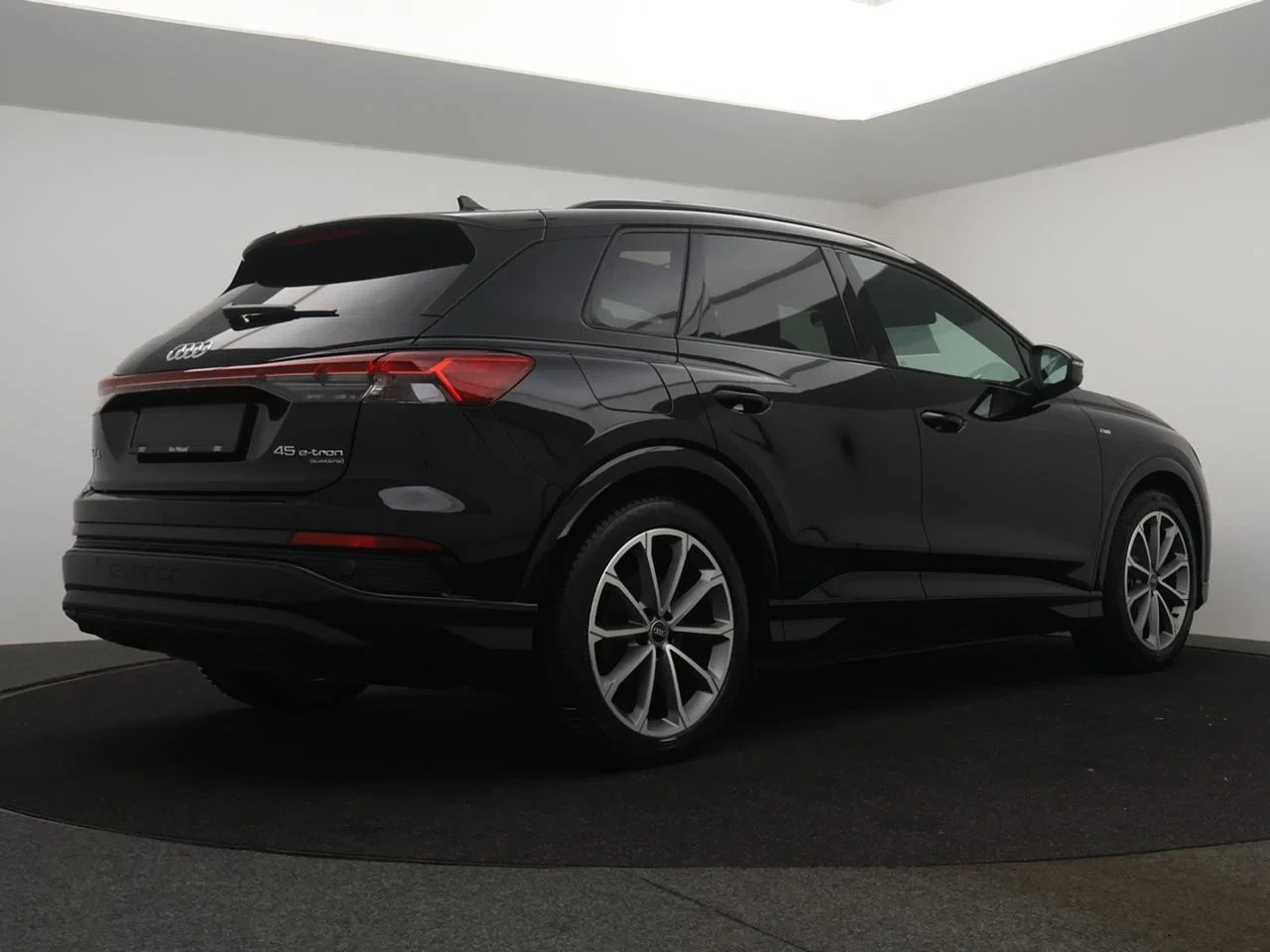 Audi Q4 e-tron Audi Q4 3X-S line 45e-tron QUATTRO 265PK *AUTOMAAT*PANODAK*LEDER*ALCANTARA*CAMERA*ACC*PDC*NAVI*APP-CONNECT*...*
