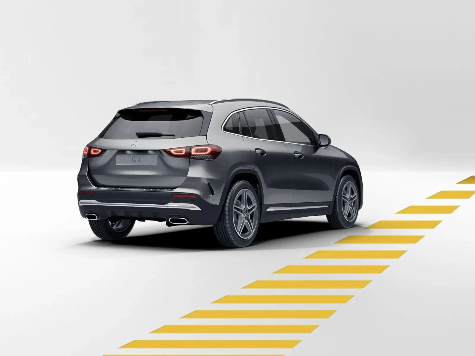 Mercedes-Benz-GLA 200 d-image-4