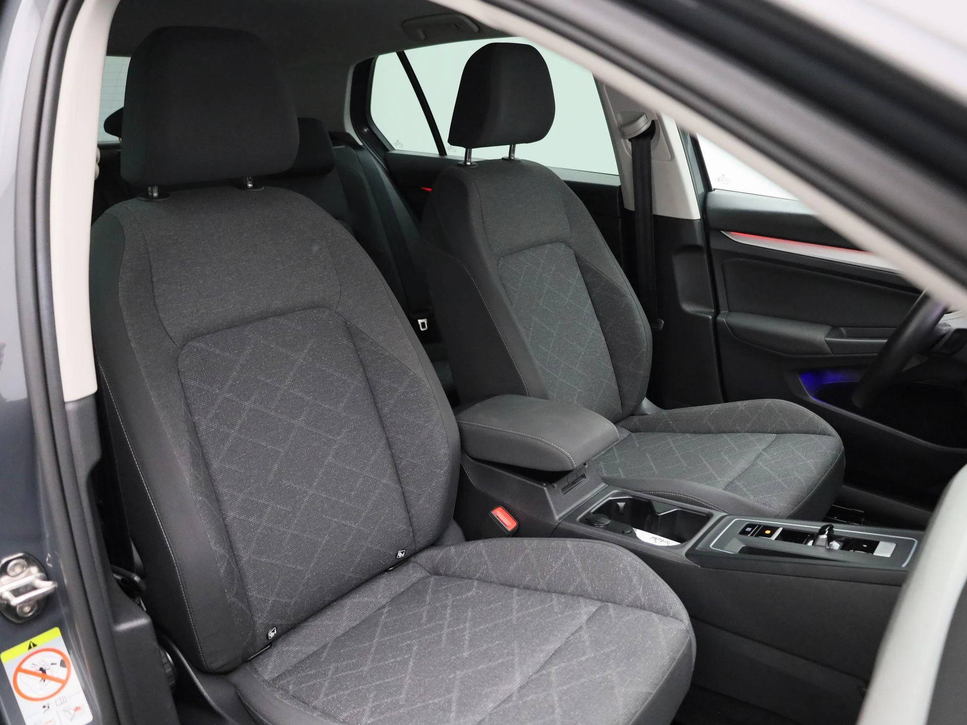 Volkswagen-Golf-image-32
