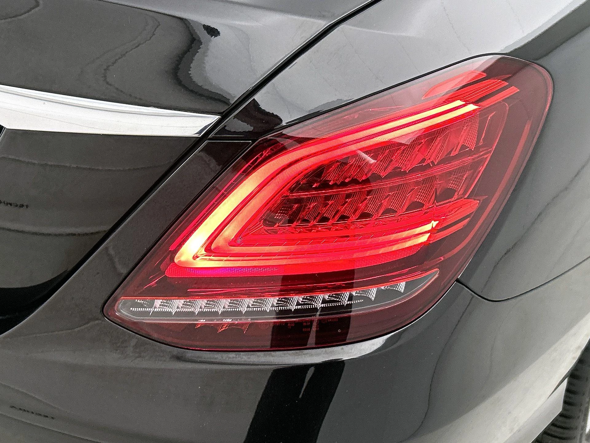 Mercedes-Benz-C-Klasse-image-25