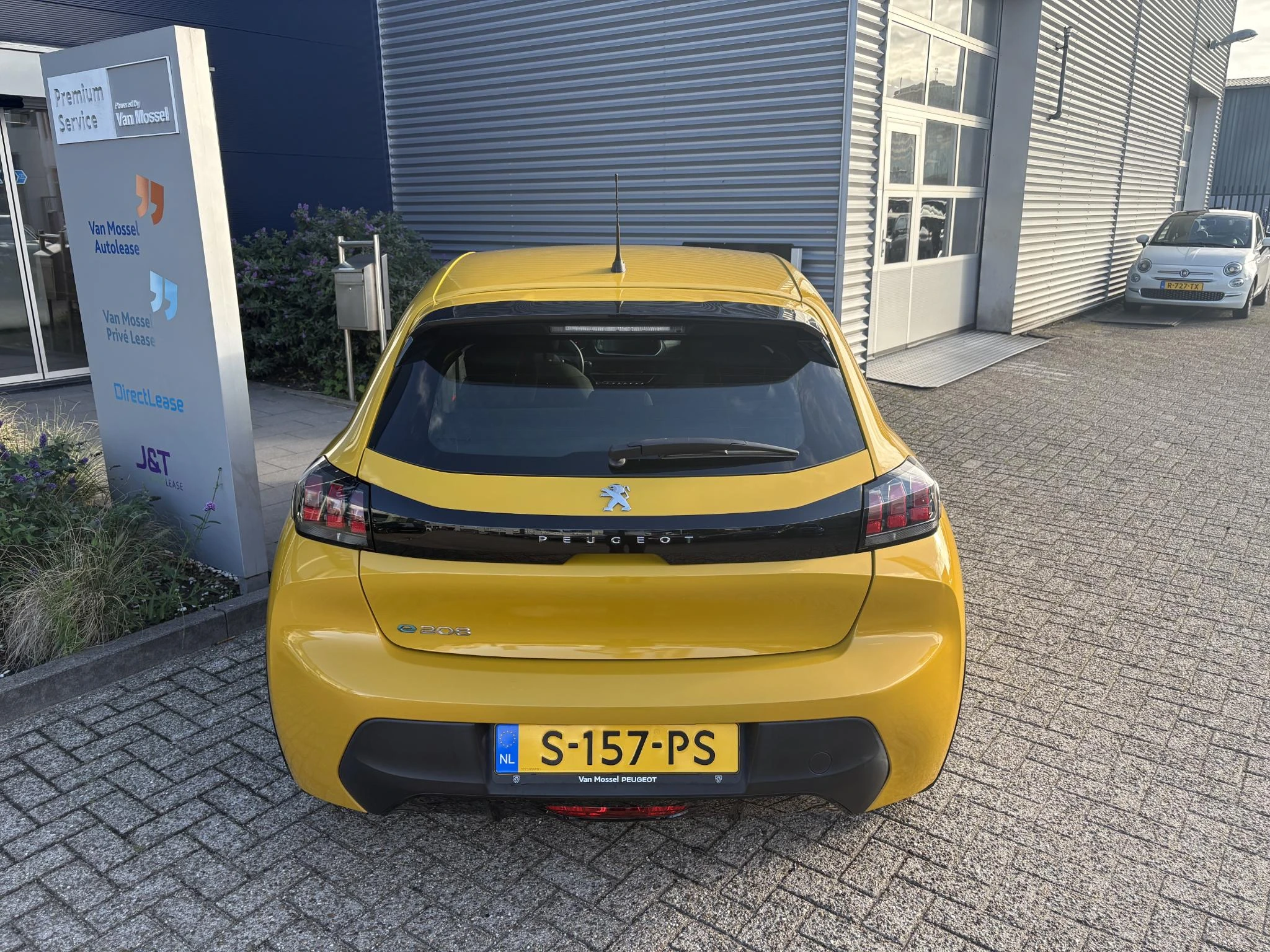 Peugeot-e-208-image-5