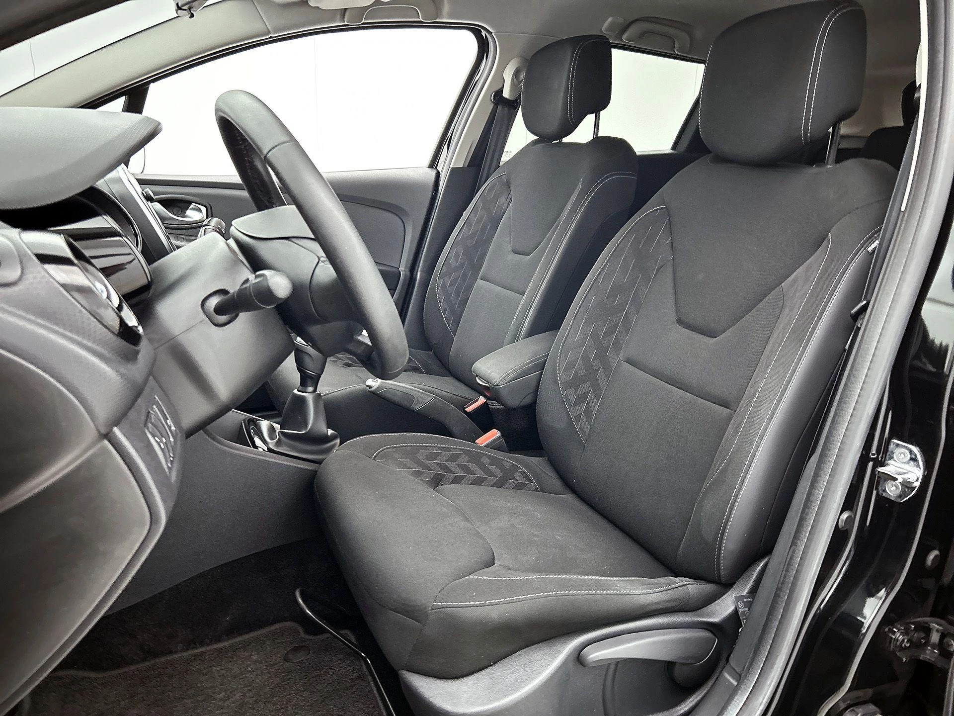 Renault-Clio-image-33