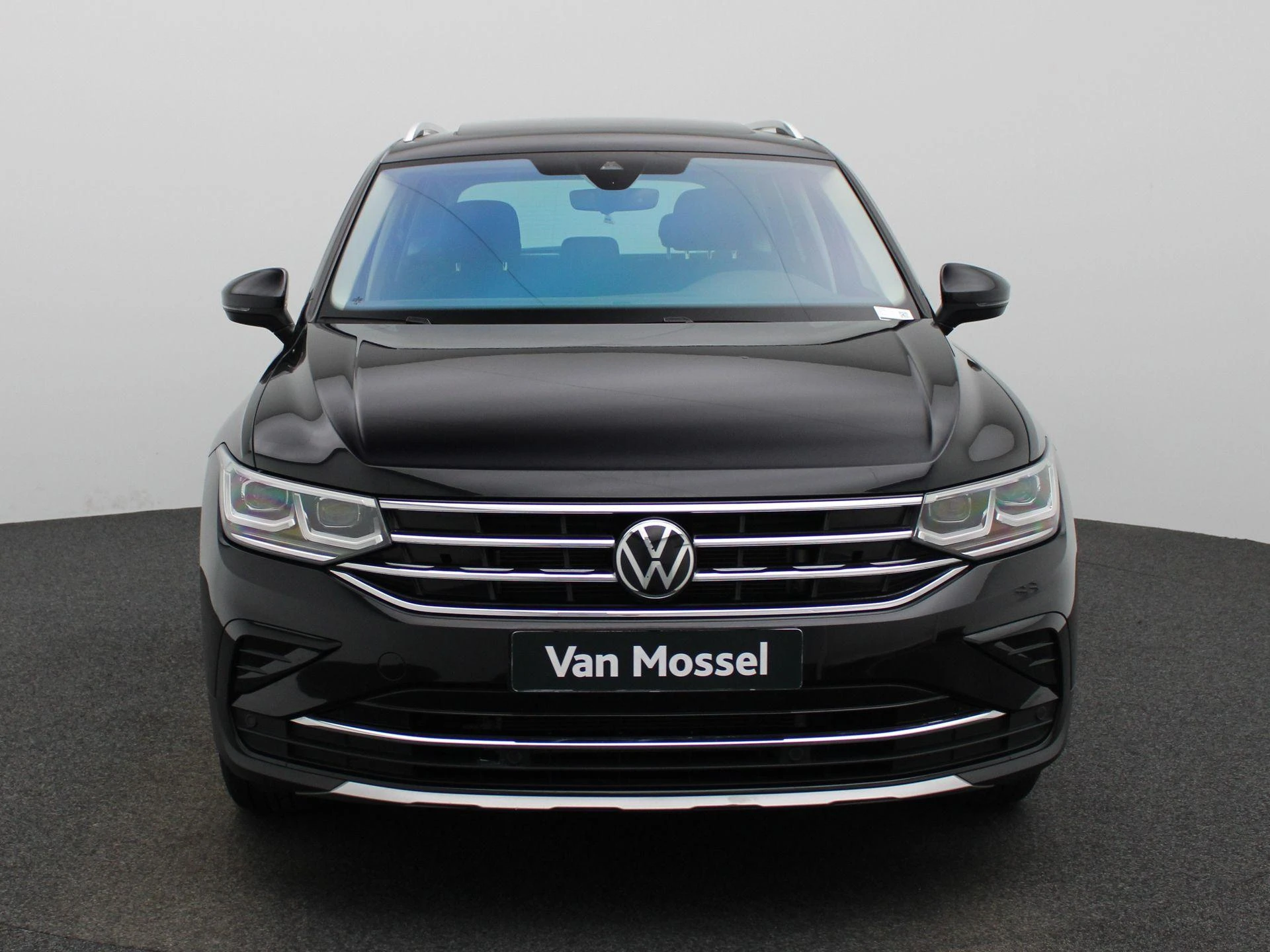 Volkswagen-Tiguan-image-2