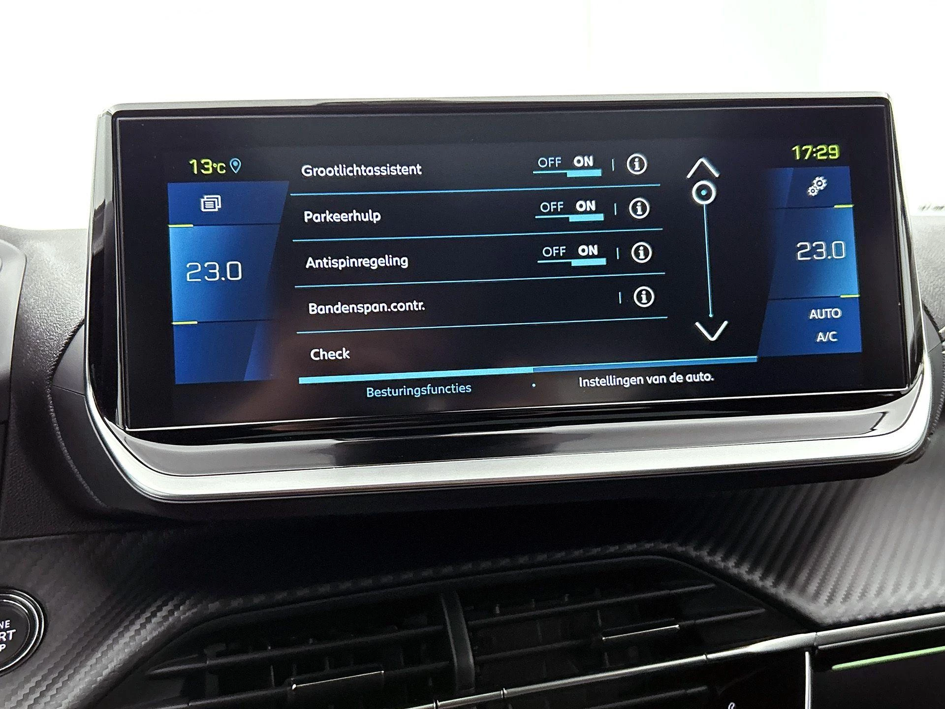 Peugeot-e-2008-image-11