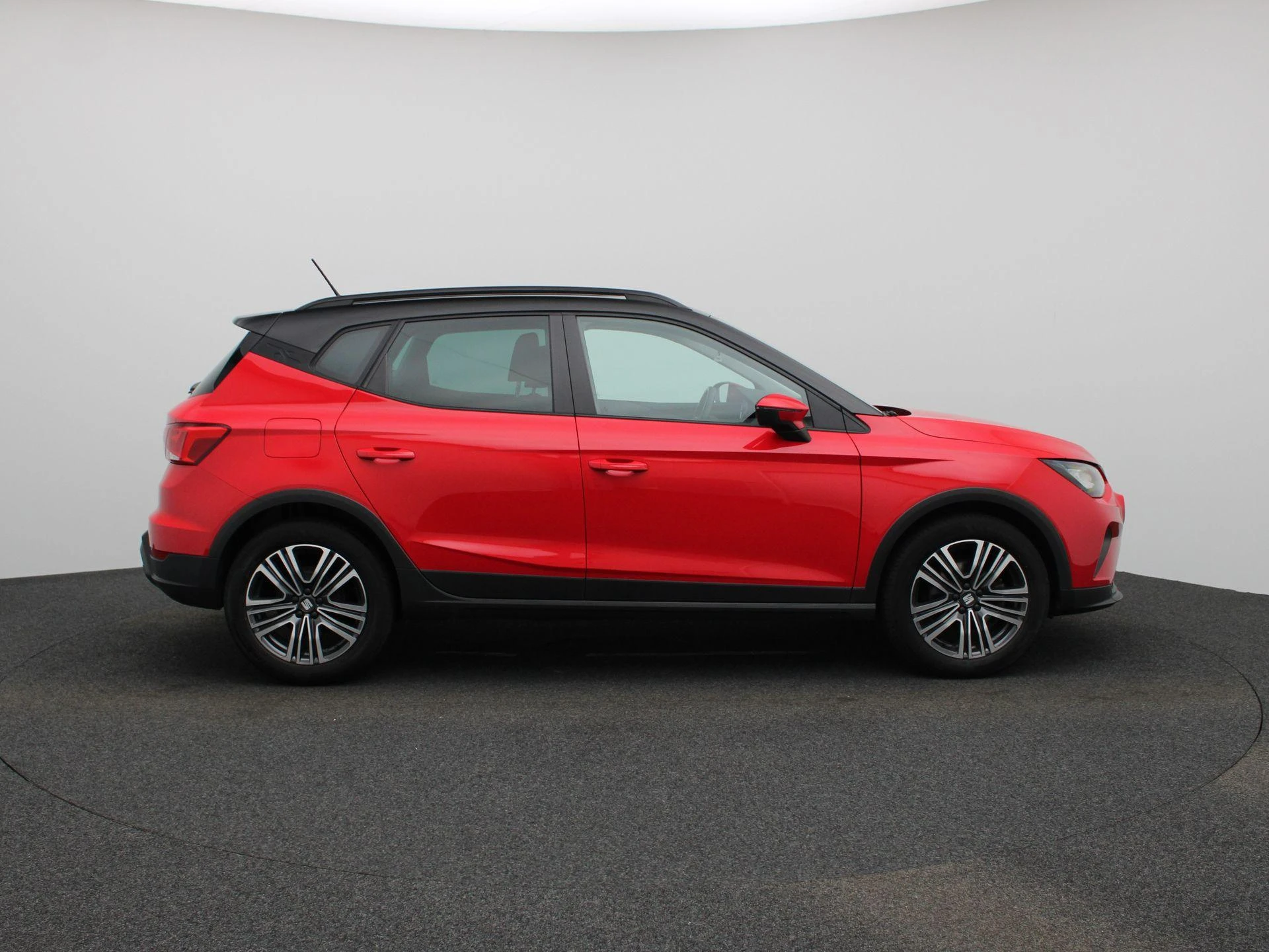 SEAT-Arona-image-5