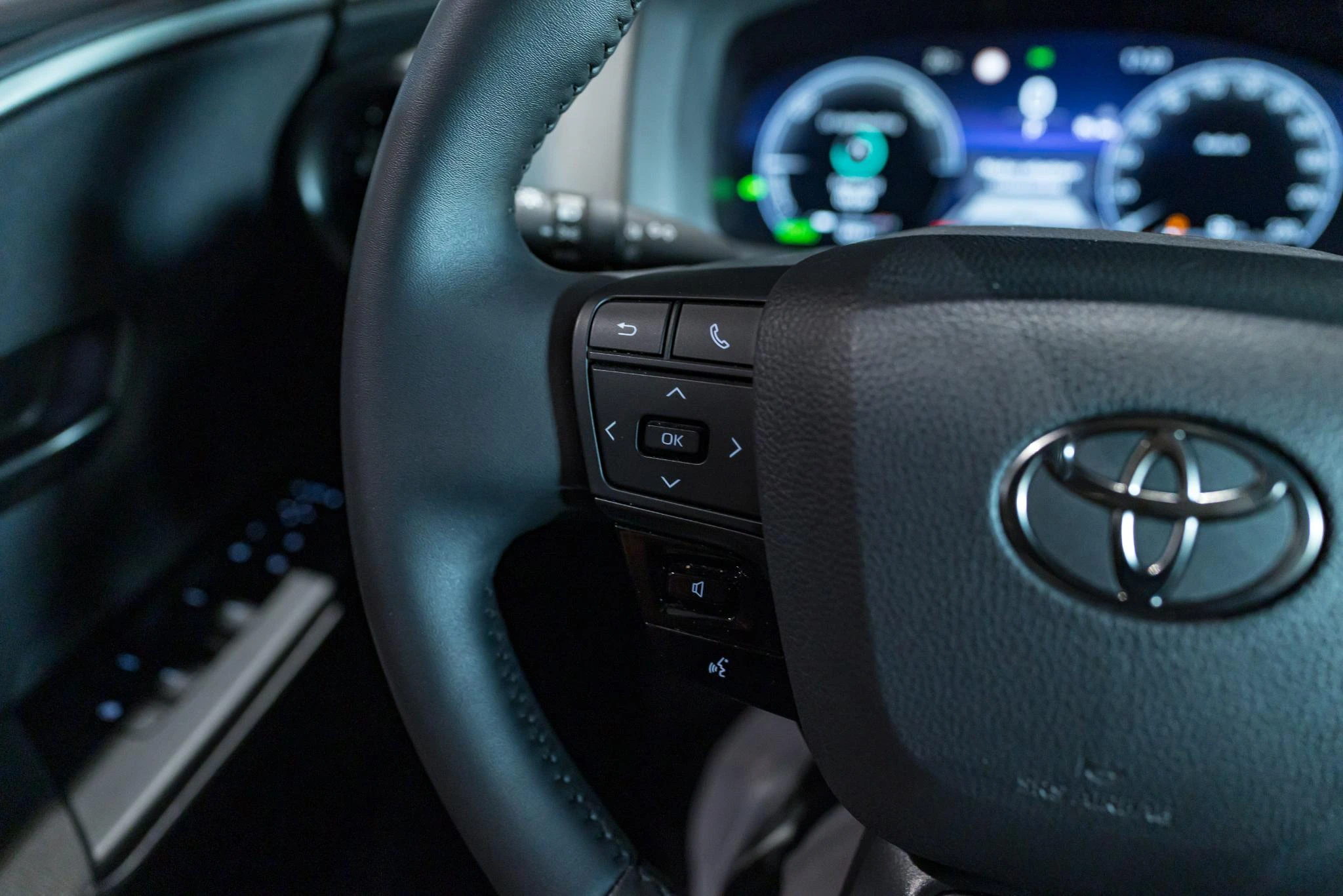 Toyota-C-HR-image-25