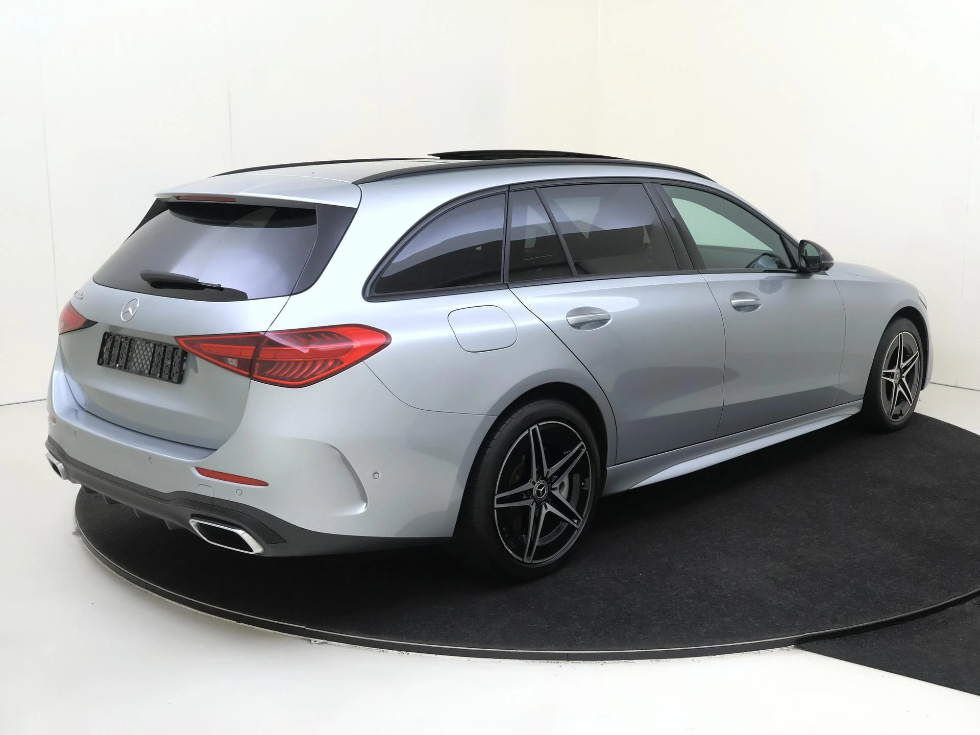 Mercedes-Benz-C-Klasse-image-3