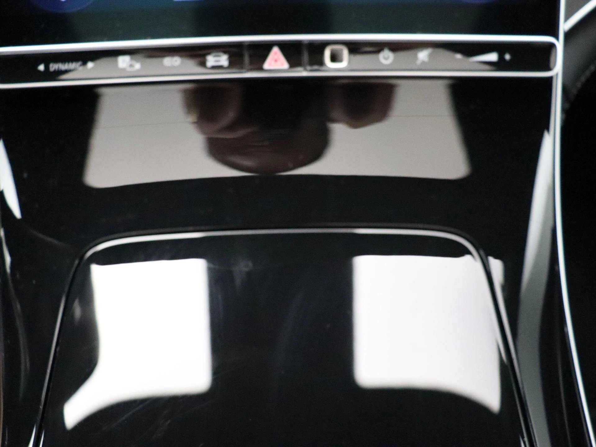 Mercedes-Benz-EQE-image-20
