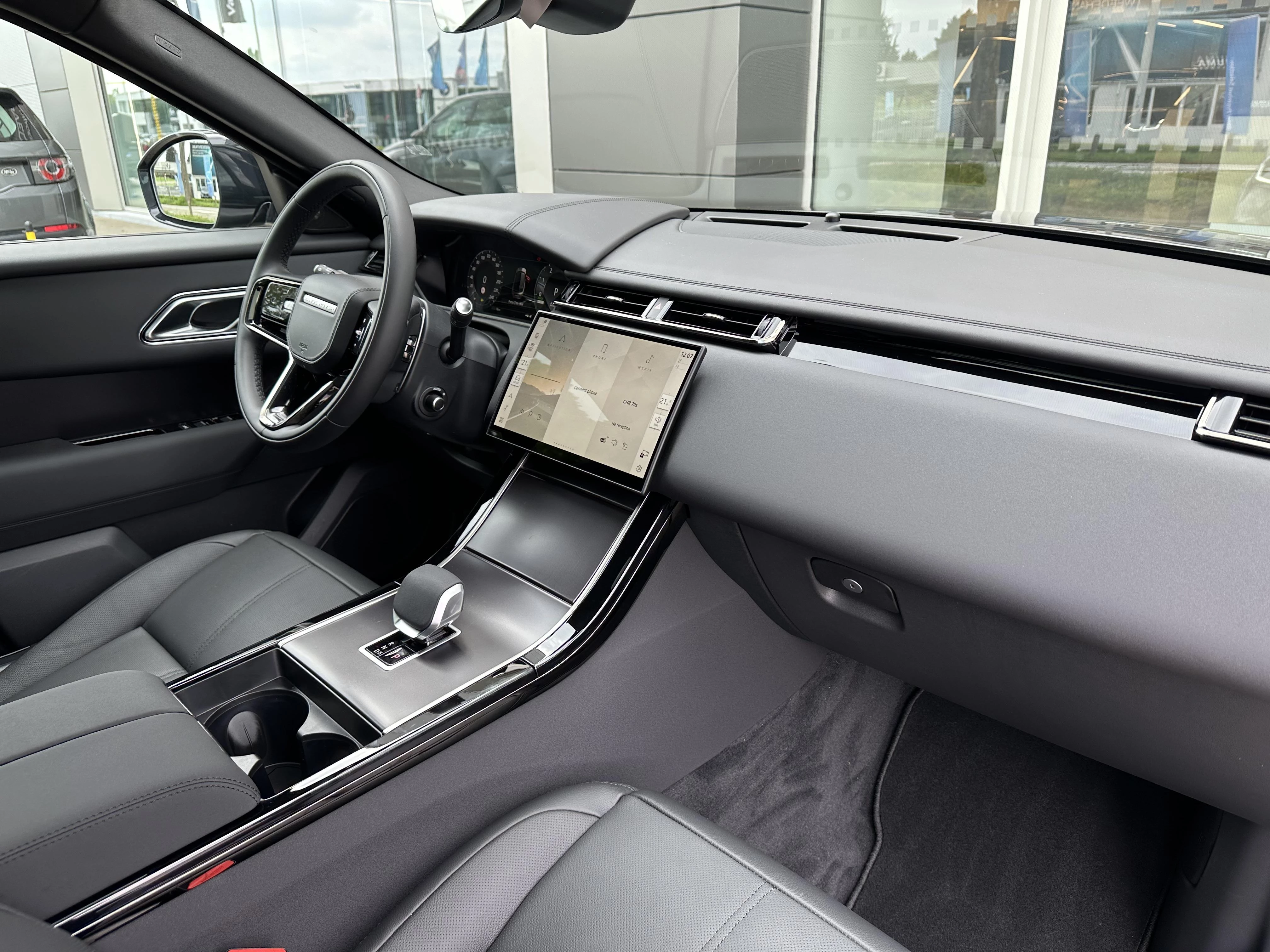 Land Rover-Range Rover Velar-image-8