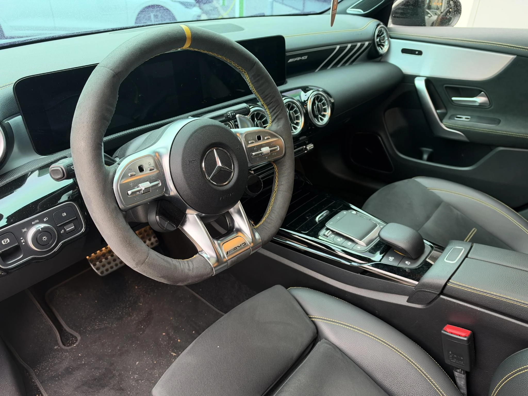 Mercedes-Benz-CLA-image-4