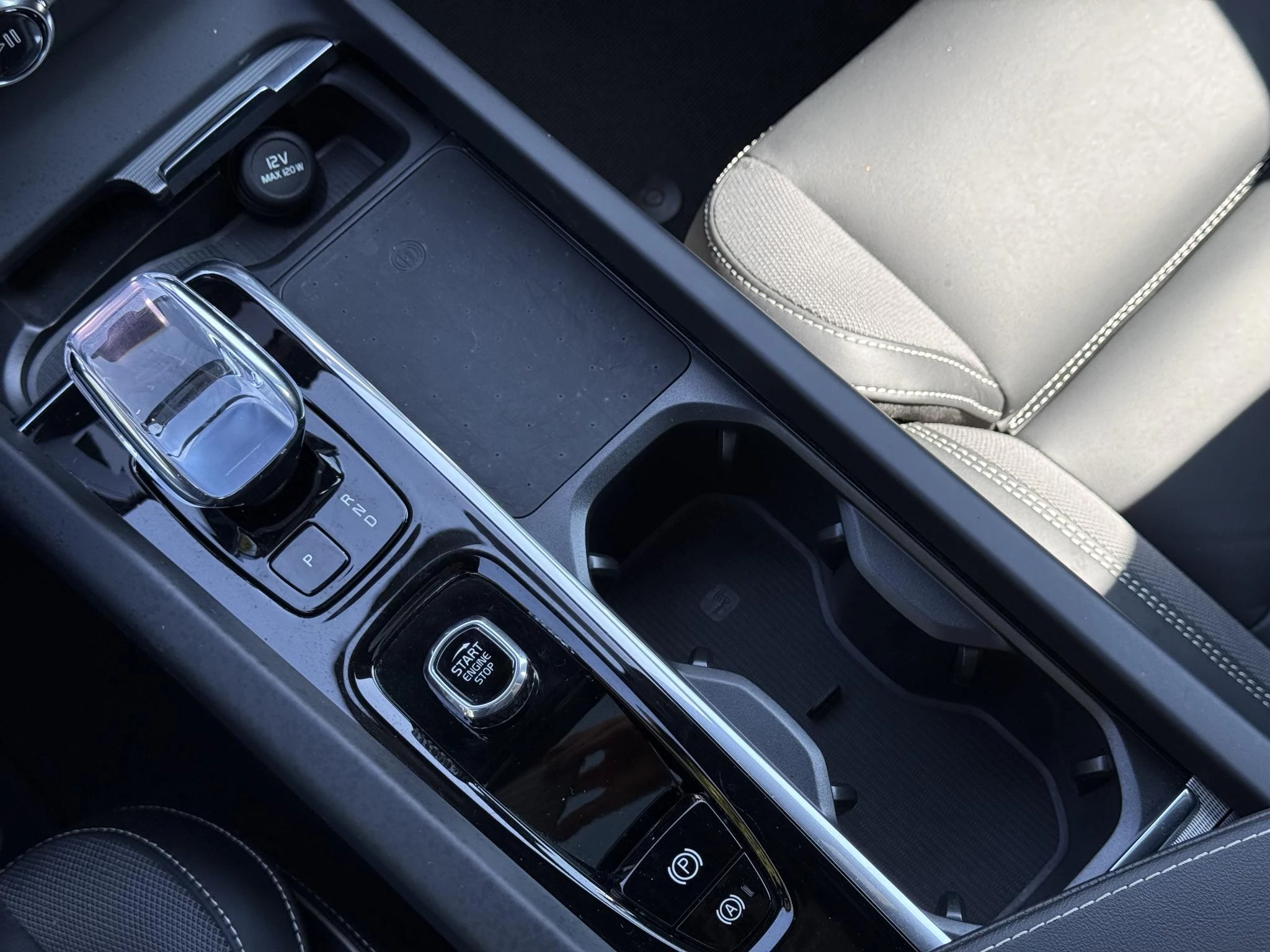 Volvo XC60 T6 Plug-in Hybrid AWD Plus Black Edition